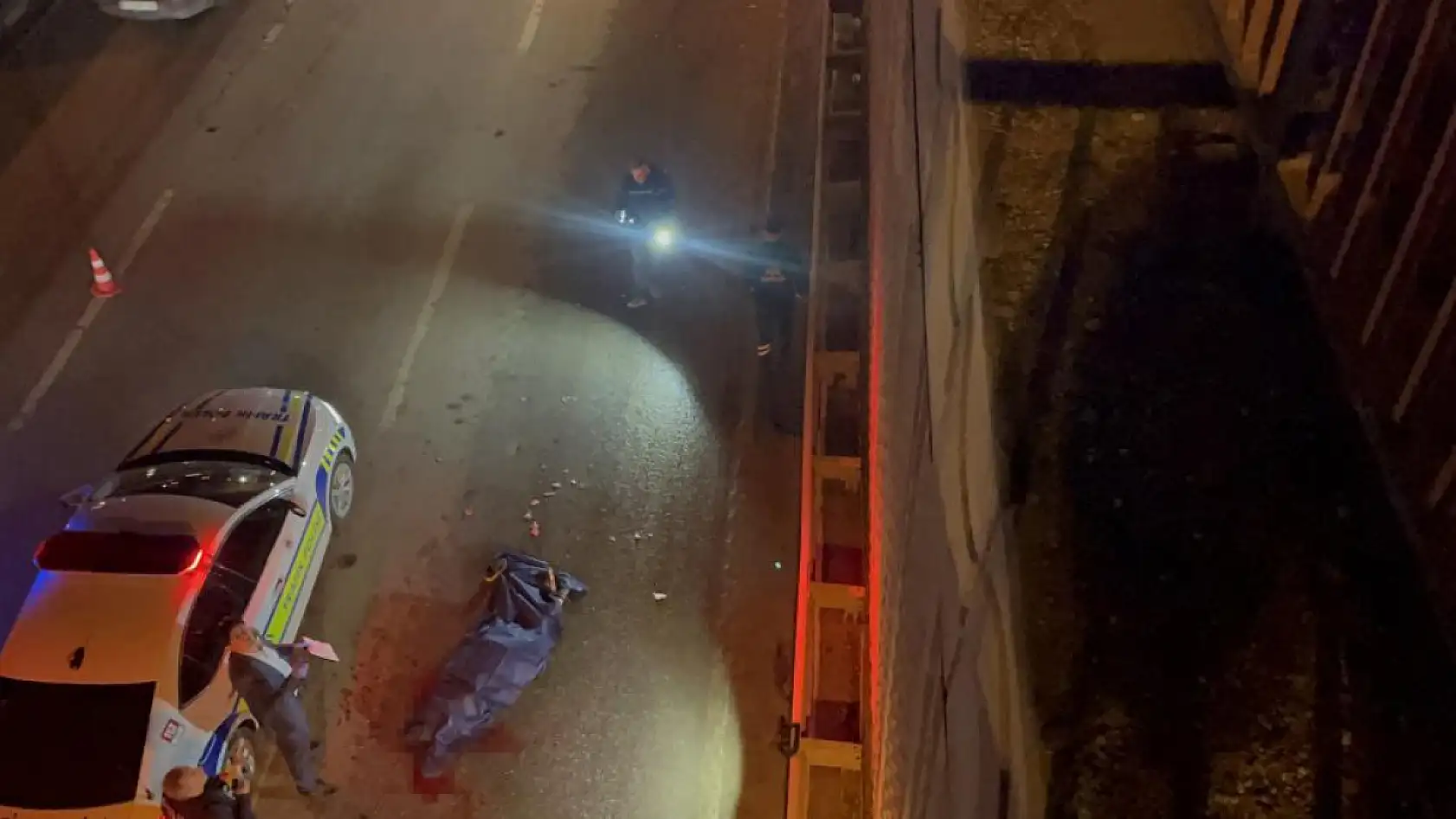 Yola düştükten sonra aracın çarptığı kadın feci şekilde can verdi