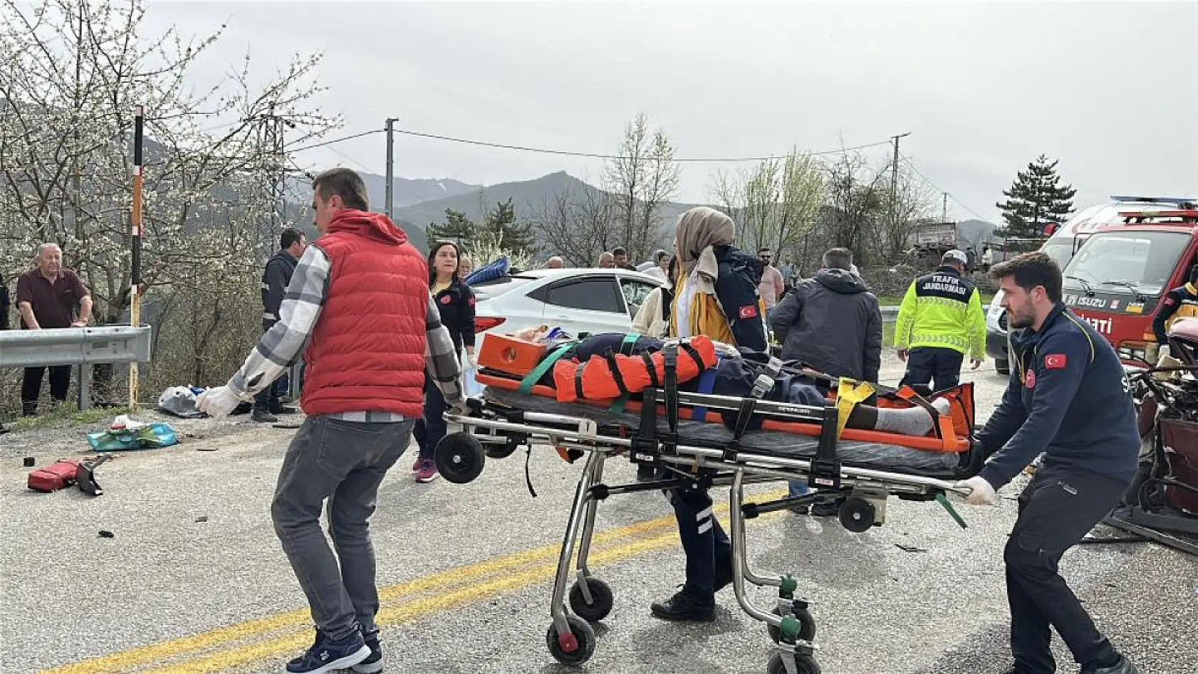 Feci kaza! İki otomobil çarpıştı: Ölü ve yaralılar var