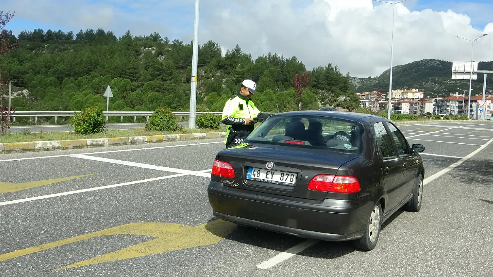 Muğla'da Ramazan Bayramı trafik denetimlerinde 2 bin 656 sürücüye işlem yapıldı