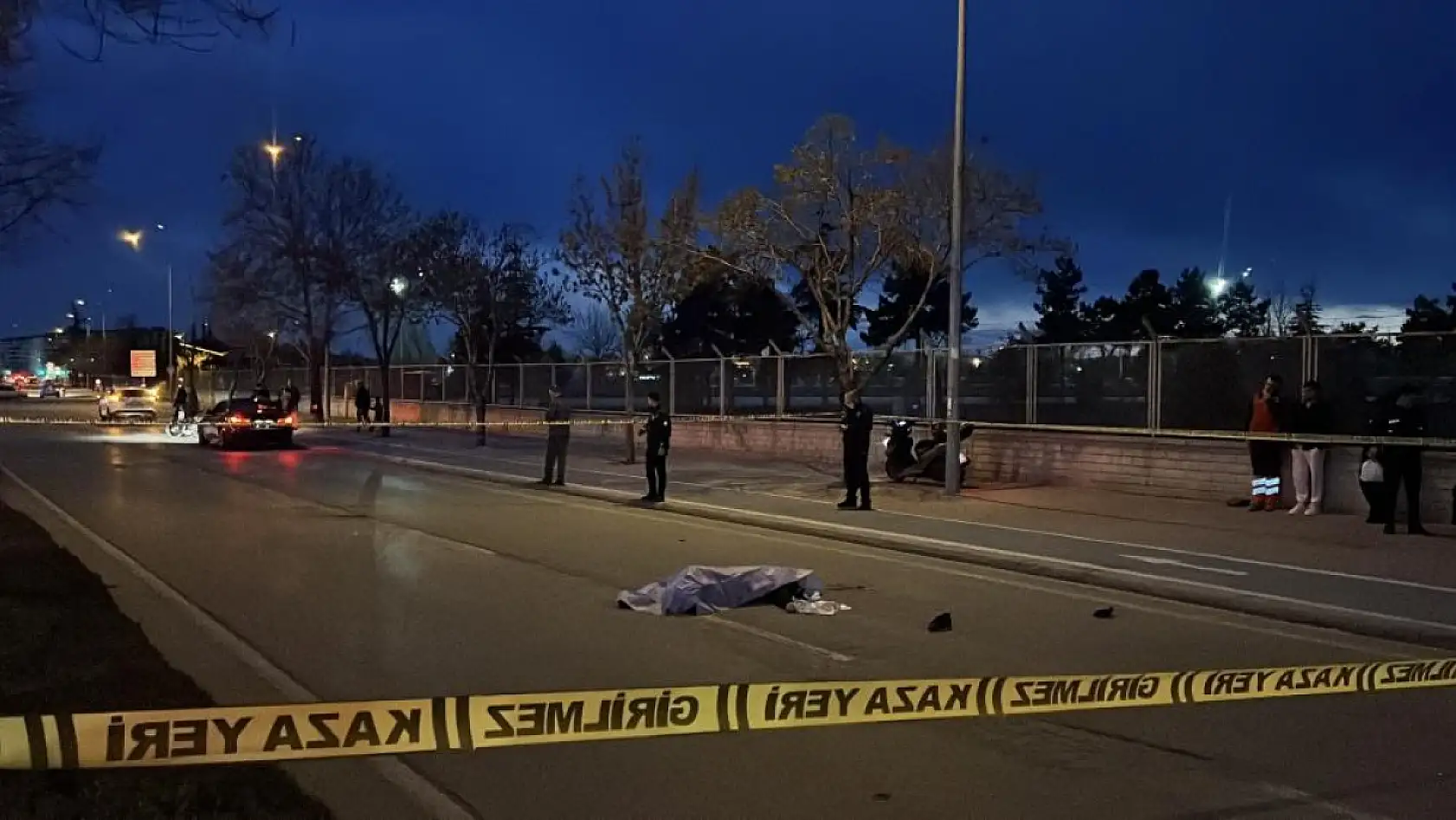 Yolun karşısına geçerken feci kaza: Kadın hayatını kaybetti