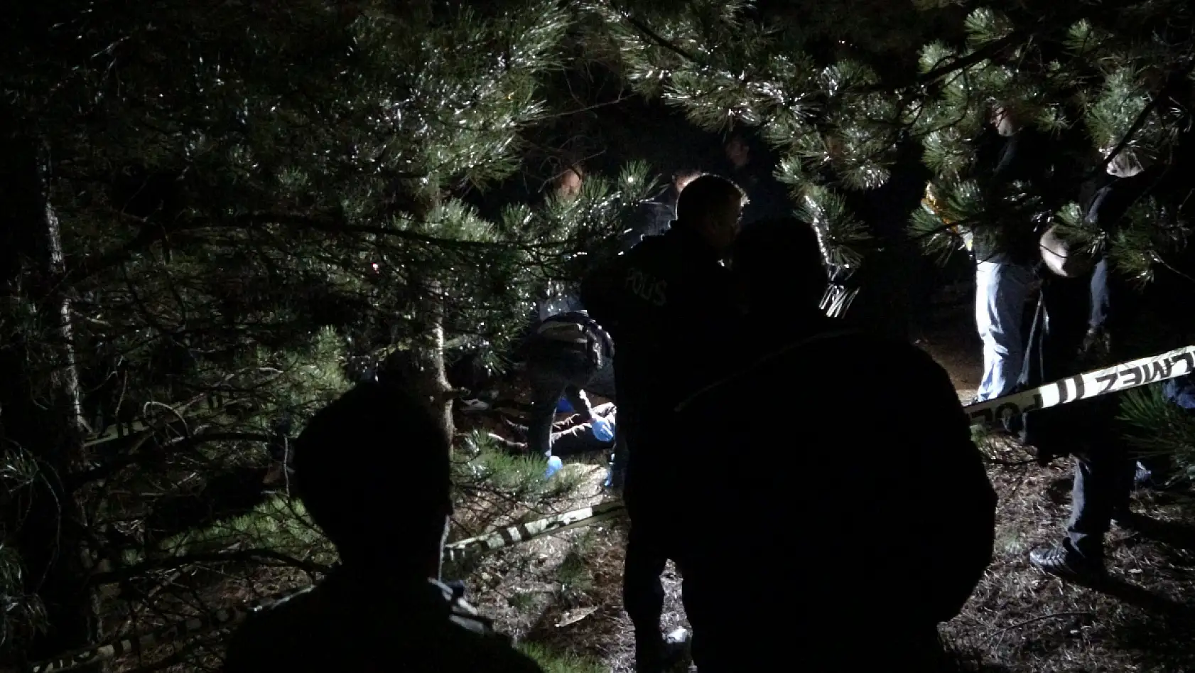 72 yaşındaki şahıs ağaca asılı halde ölü bulundu