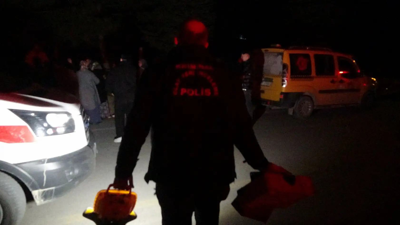 72 yaşındaki şahıs ağaca asılı halde ölü bulundu