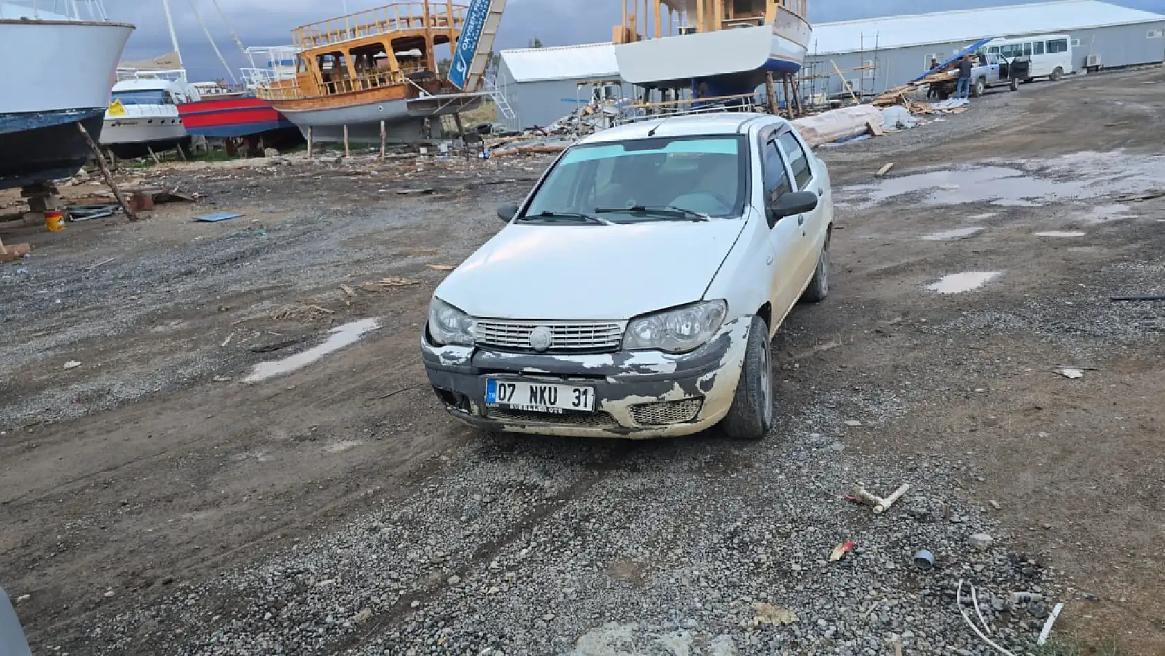 Tur teknesinin pervanesini spiral makinesiyle keserek çaldı