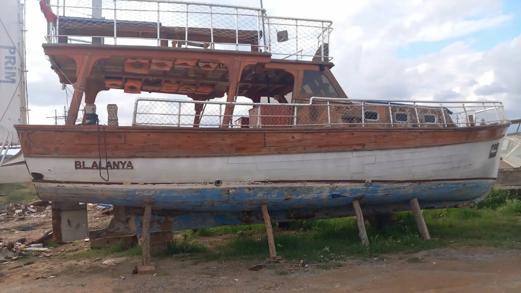 Tur teknesinin pervanesini spiral makinesiyle keserek çaldı