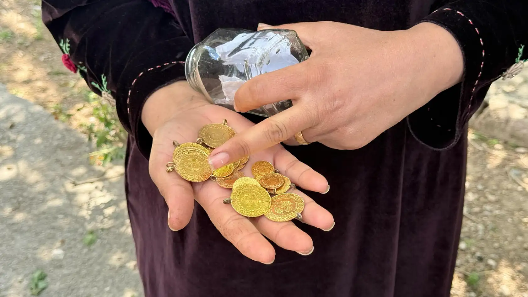 'Kocan elimizde' diyerek tarım işçisinin 8 yıllık birikimini çaldılar