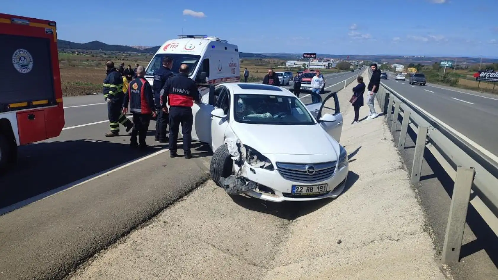 İki otomobil çarpıştı: 5 kişi yaralandı