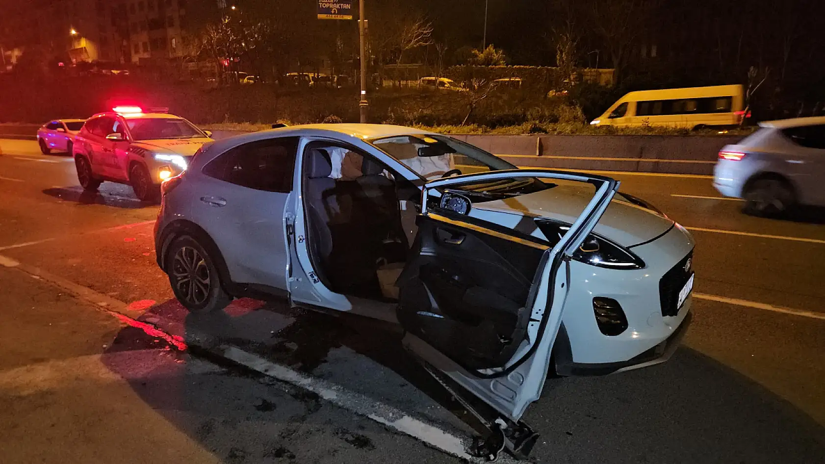 2 aracın karıştığı kaza alanına başka bir araç daldı: 2 ölü, 4 yaralı