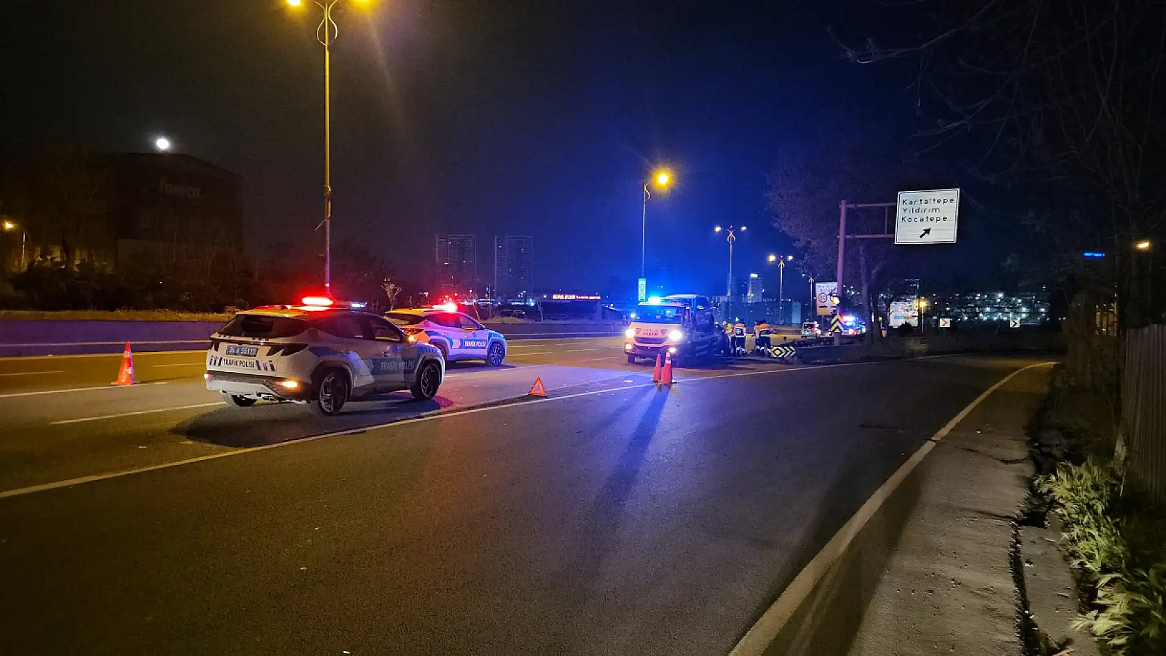 2 aracın karıştığı kaza alanına başka bir araç daldı: 2 ölü, 4 yaralı