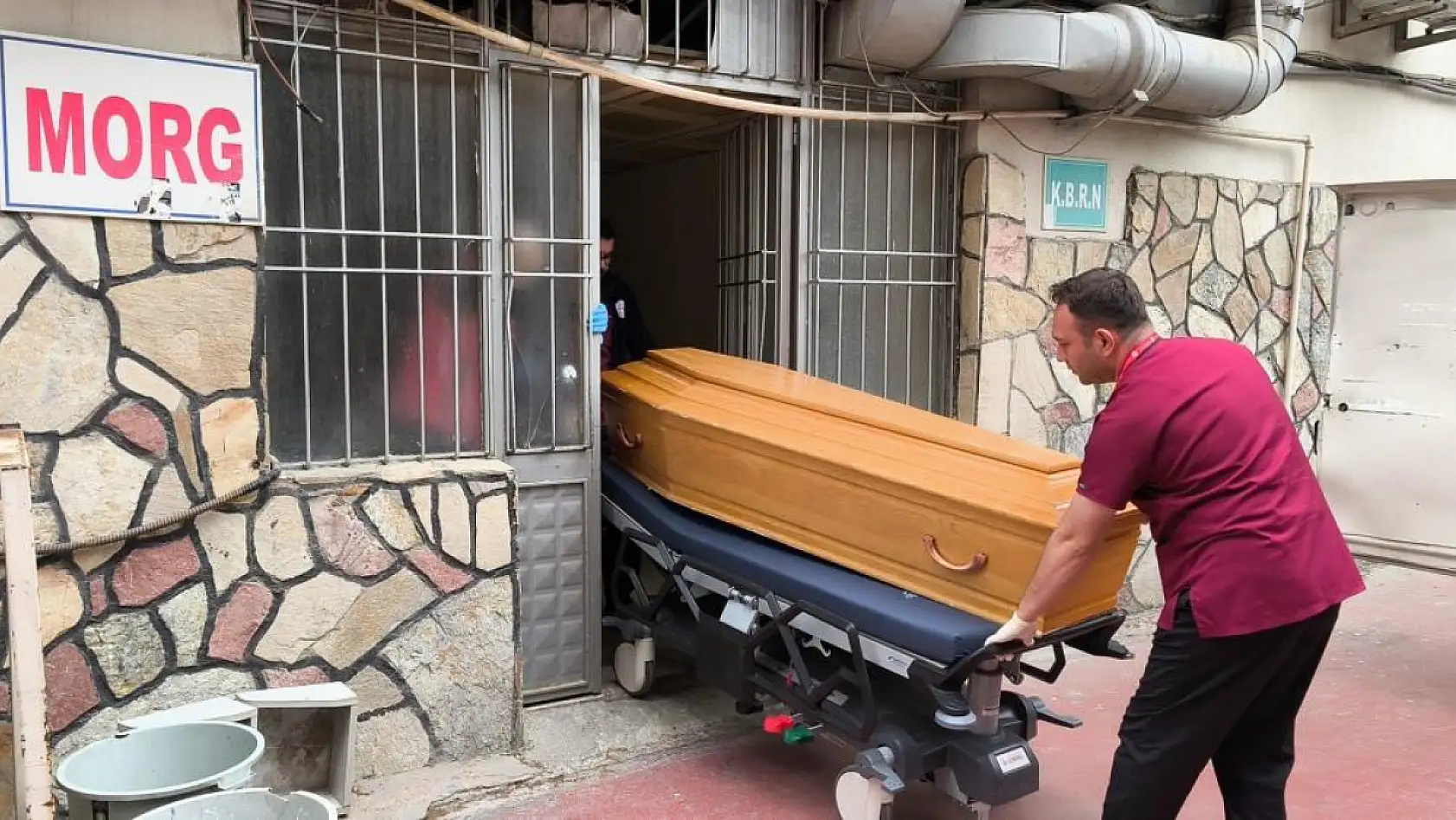 Cezaevinden izinli çıktı, eski eşini sokak ortasında katletti