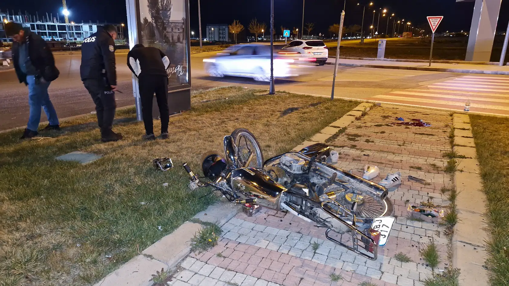 Motosikletini son sürüşü oldu! Otomobile çarpıp 15 metre ileriye savruldu: 1 ölü, 1 yaralı