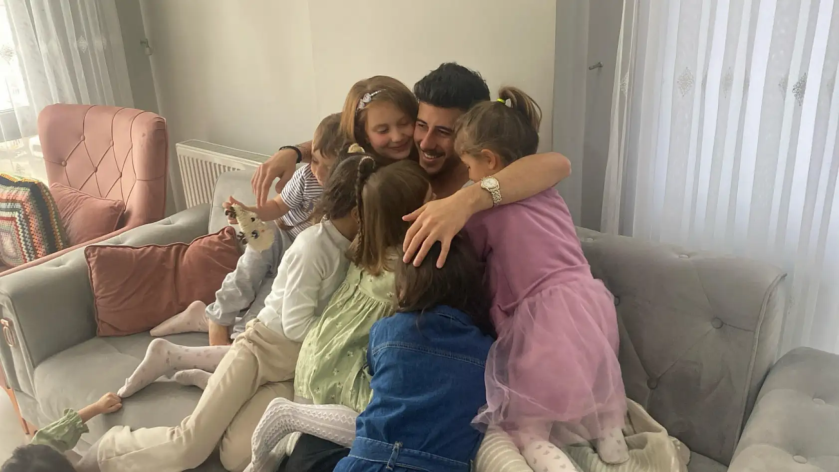 7 çocuklu aile sosyal medyada ilgi görüyor