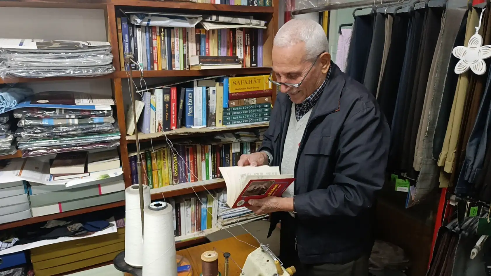 Terzihaneden kütüphaneye uzanan 69 yıllık ustalık: 'Yaşamak, yaşlanmak değildir'