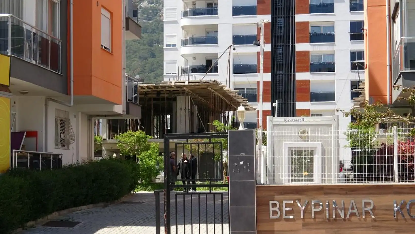 Genç kadın evinde ölü bulundu: Vücudundaki morluklar şüpheye neden oldu