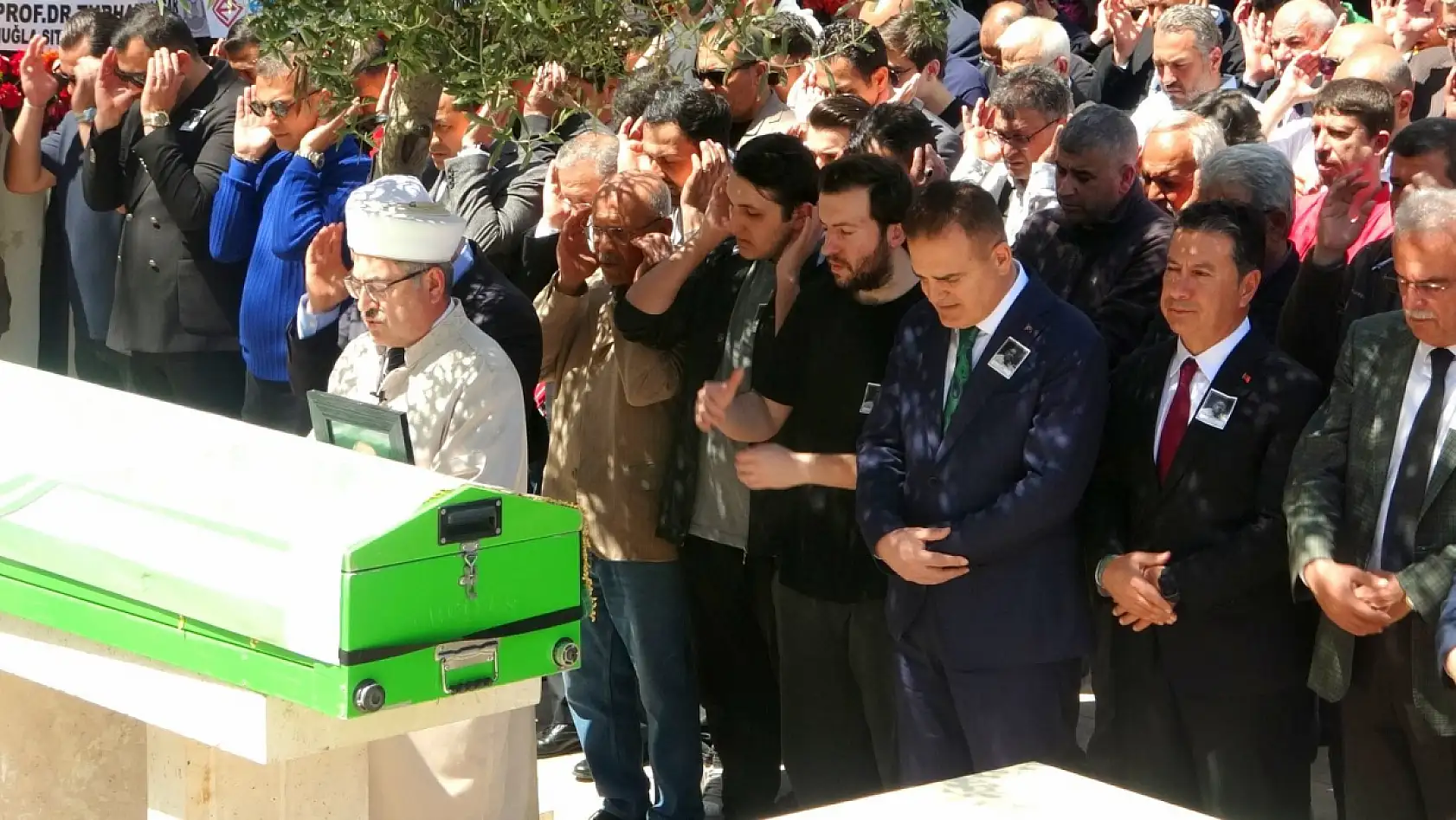 Muğla basınının duayeni Cüneyt Erdan'a veda