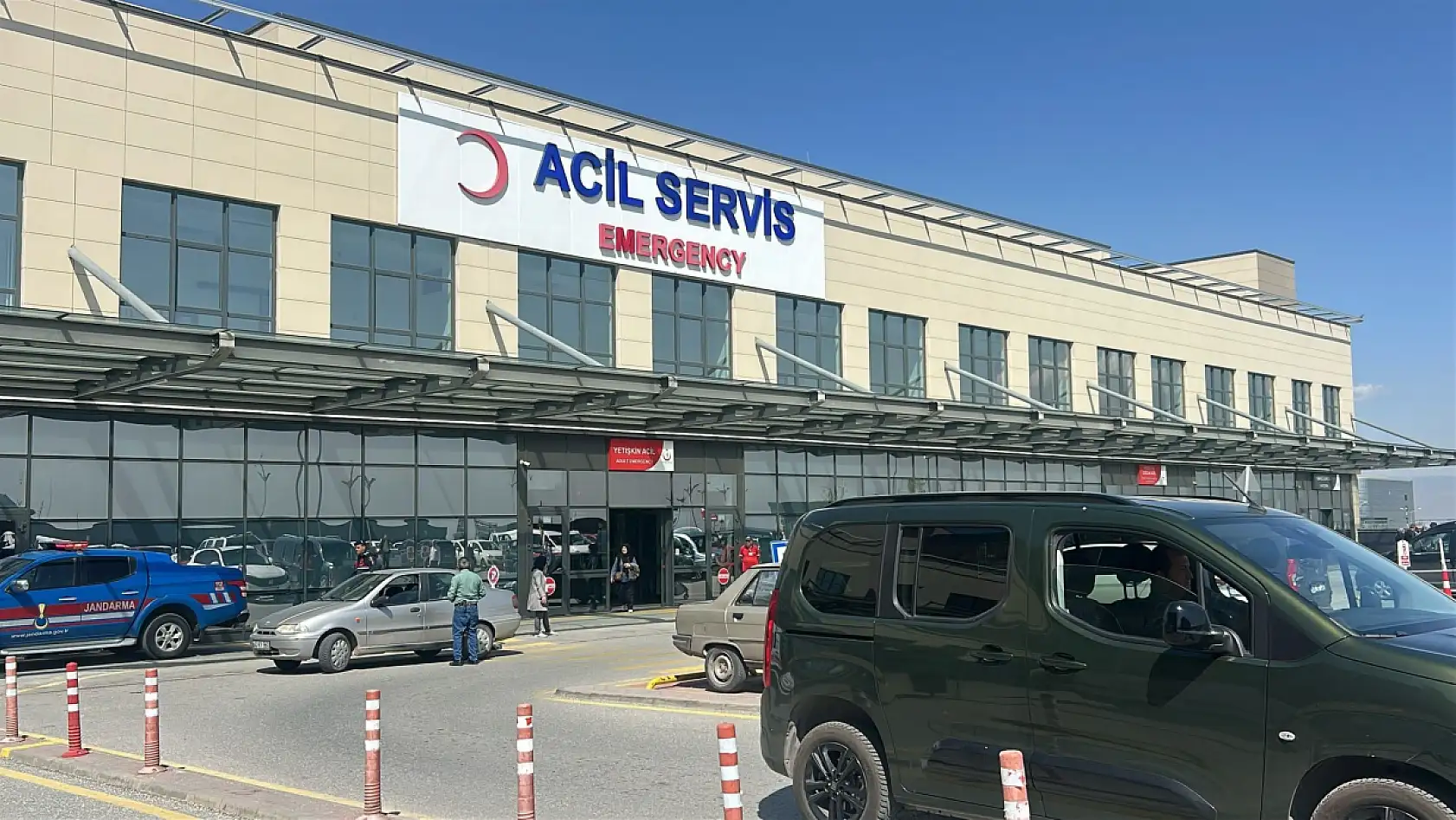 Ünlü oyuncu Berk Atan kazada yaralandı