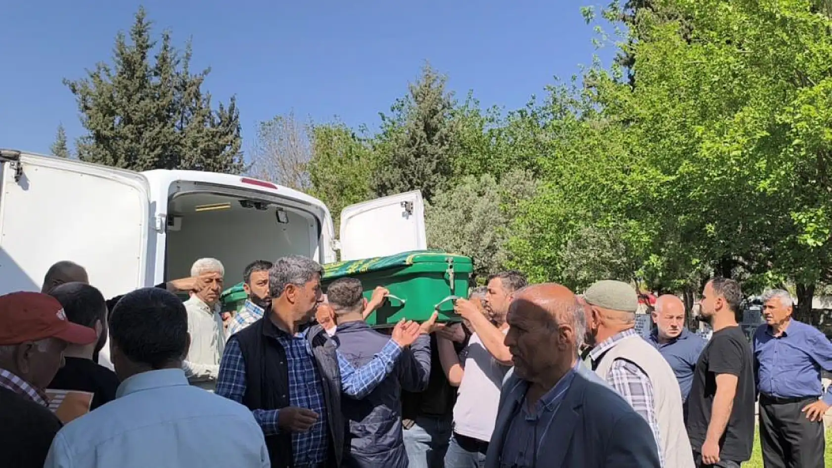 Kan donduran cinayet: Tartıştığı eşini baltayla öldürdü