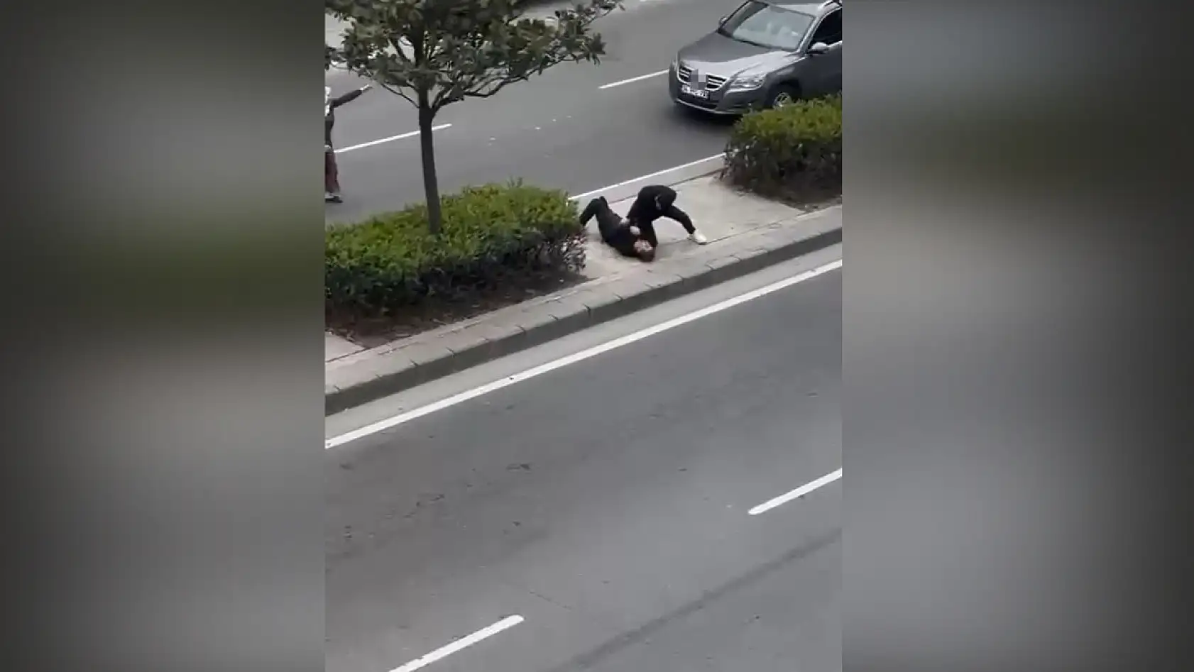 Babasını tek yumrukla bayılttı