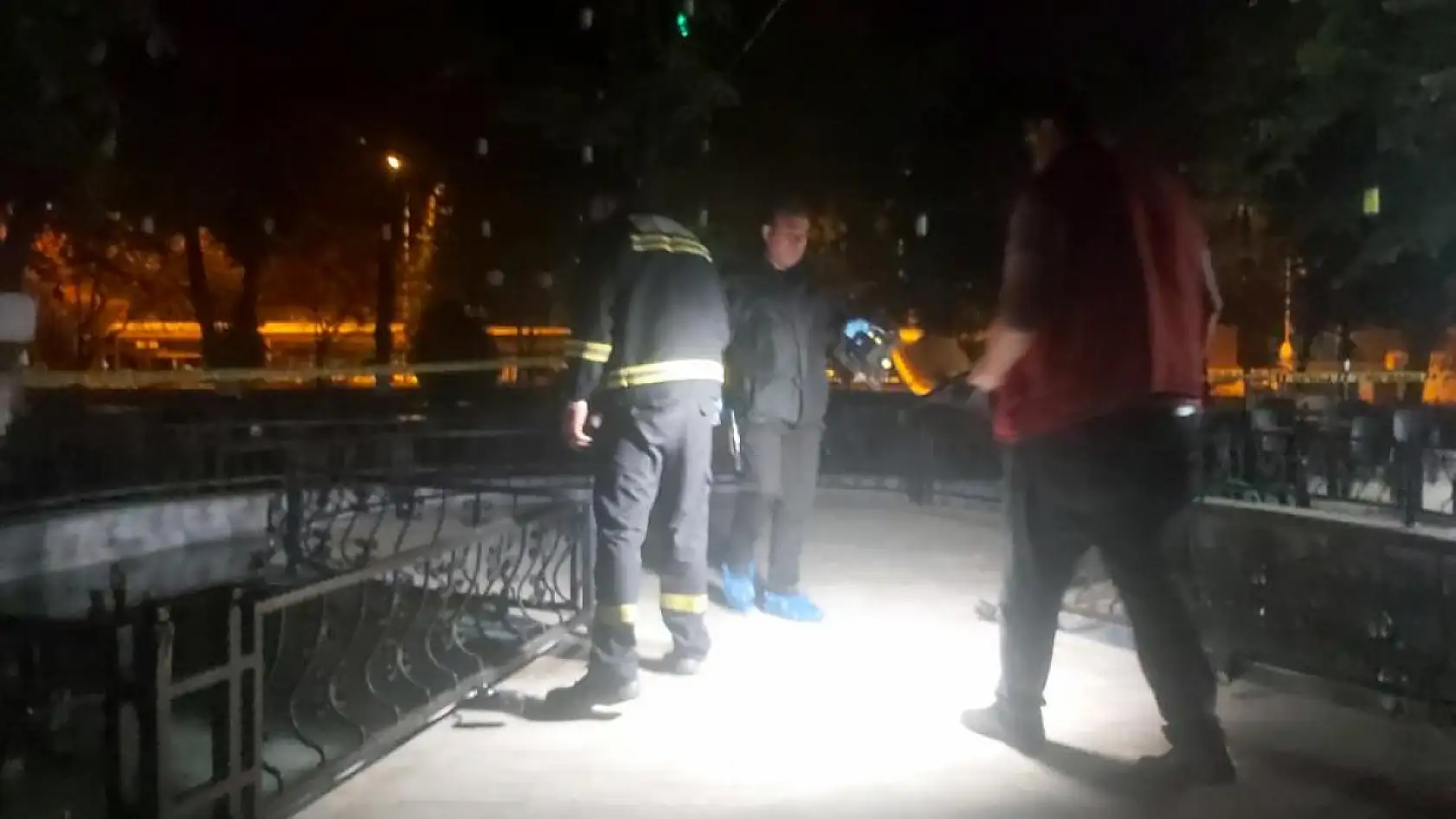 Süs havuzunda elektriğe kapıldılar: 1'i çocuk 4 yaralı