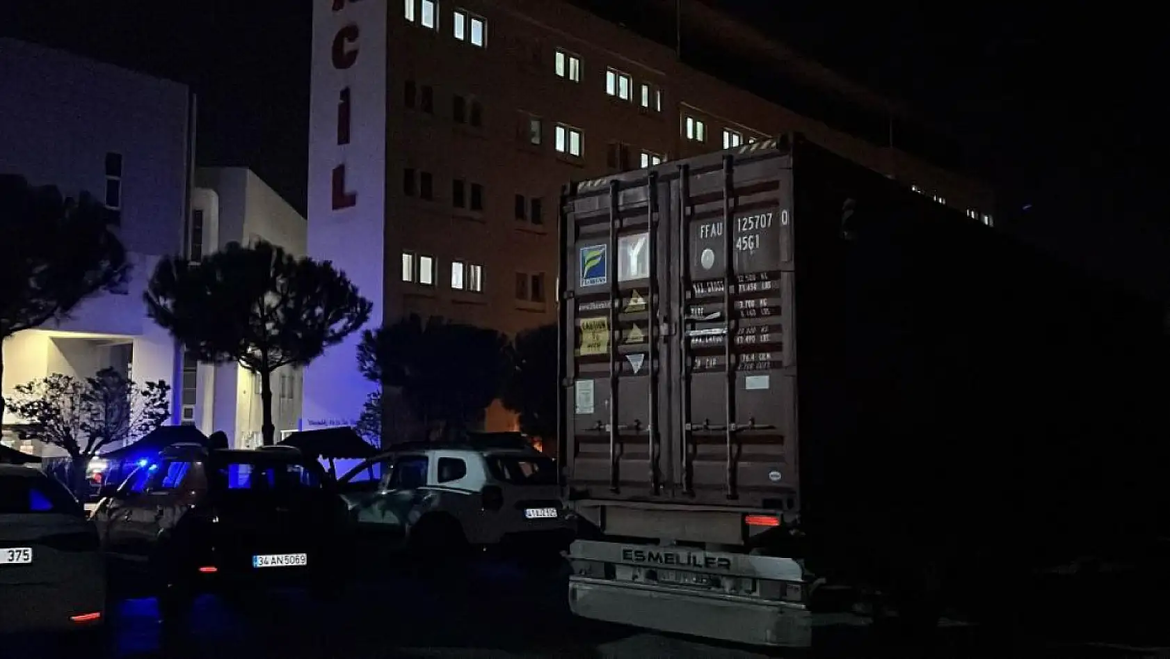 Tır, hastane otoparkına daldı: Sürücü alkollü çıktı, araçta ise uyuşturucu bulundu