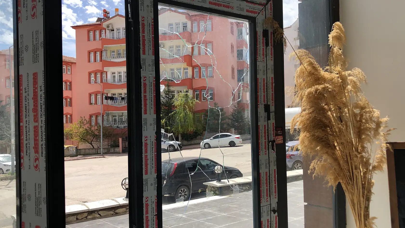 Bu kadarına da pes: Klima motorundan ses geliyor diye önce silah çektiler, ardından darp ettiler