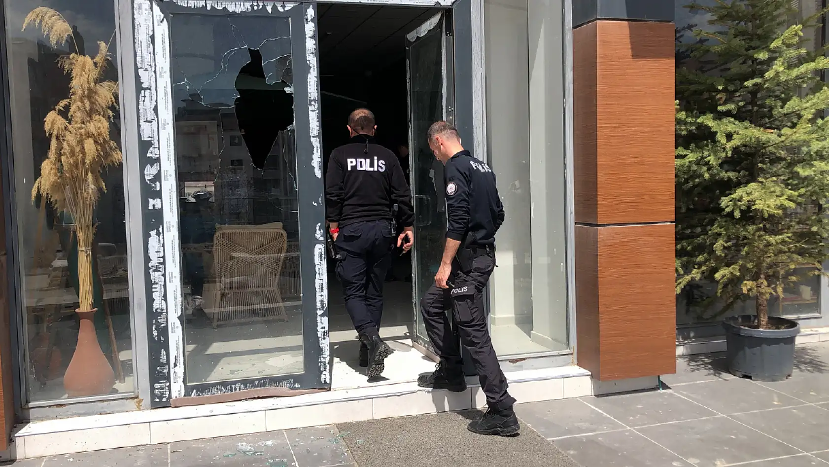 Bu kadarına da pes: Klima motorundan ses geliyor diye önce silah çektiler, ardından darp ettiler