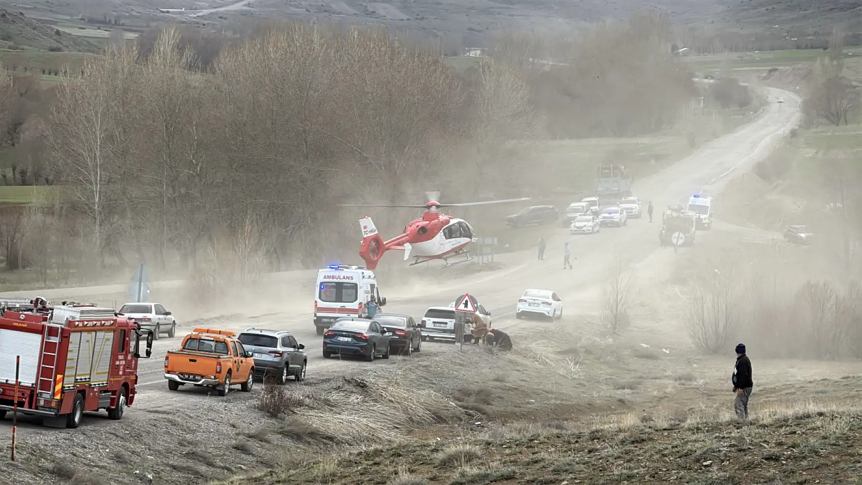 Öğretmenleri taşıyan minibüs kazaya karıştı: 1 ölü, 2'si ağır 14 yaralı