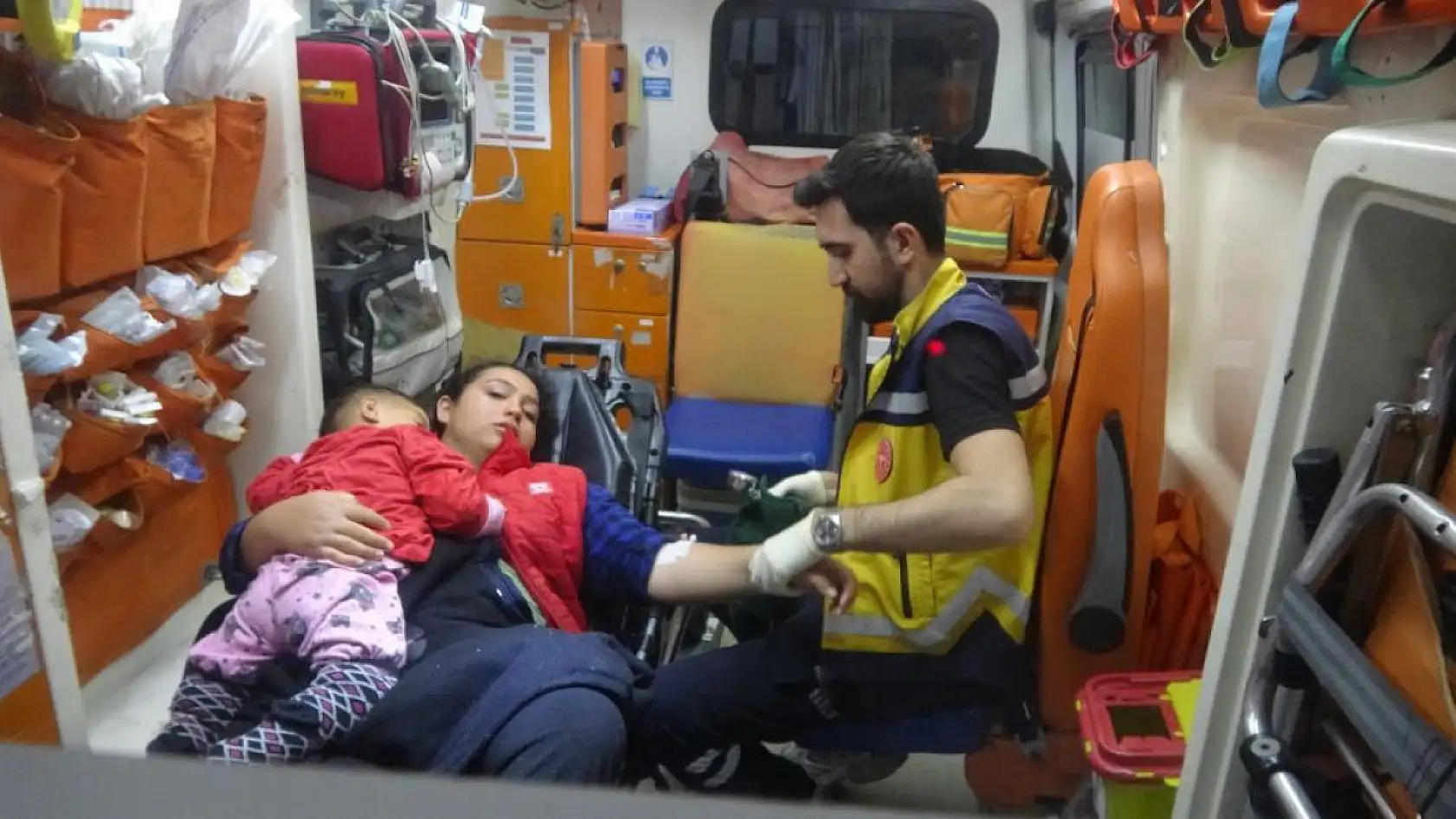 Feci kaza: Genç baba öldü, eşi ve oğlu yaralandı