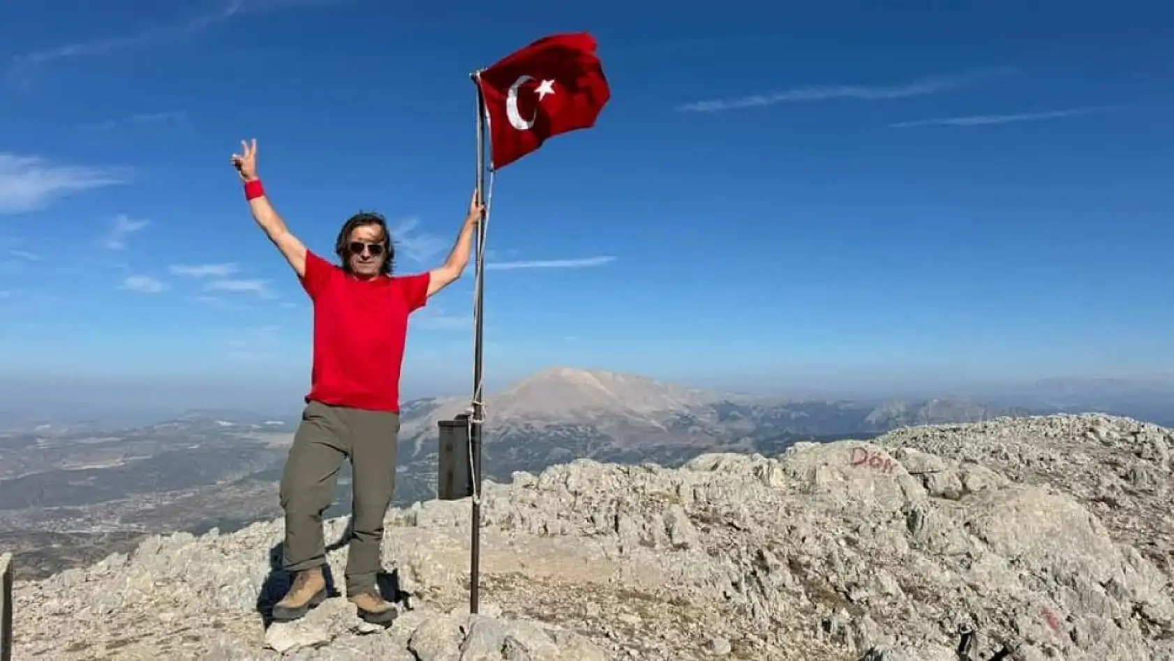 Dedesiyle aynı kaderi paylaştı, Rusya'da dağ tırmanışında donarak öldü
