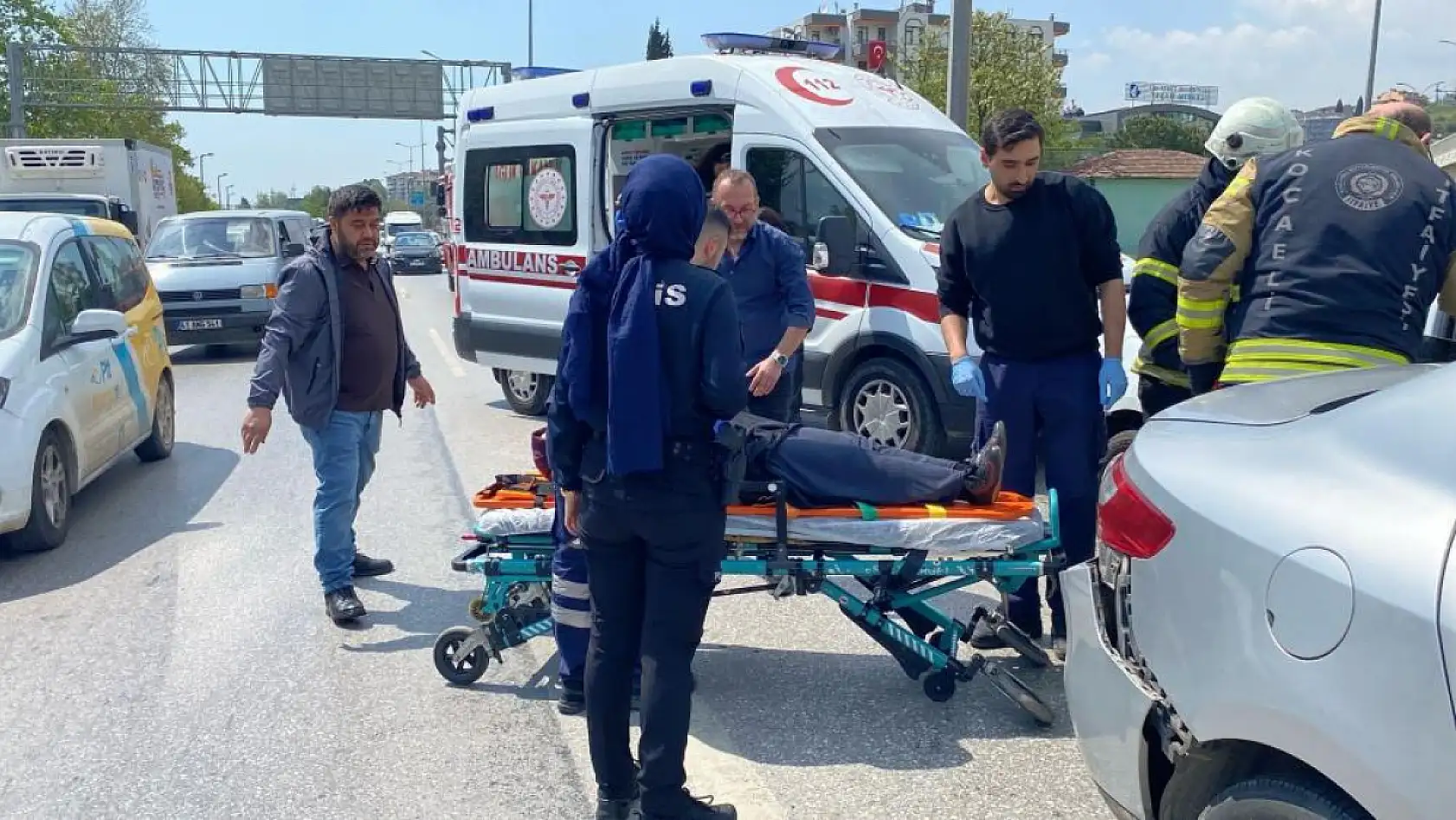 5 aracın karıştığı zincirleme trafik kazasında 3 kişi yaralandı