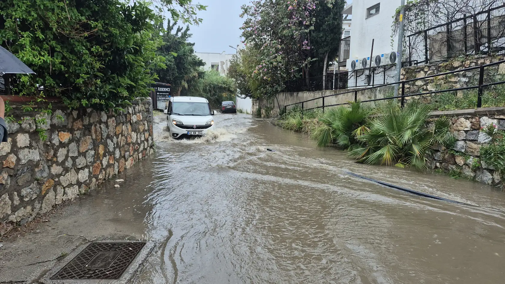Bodrum'da sağanak yağış etkili oldu