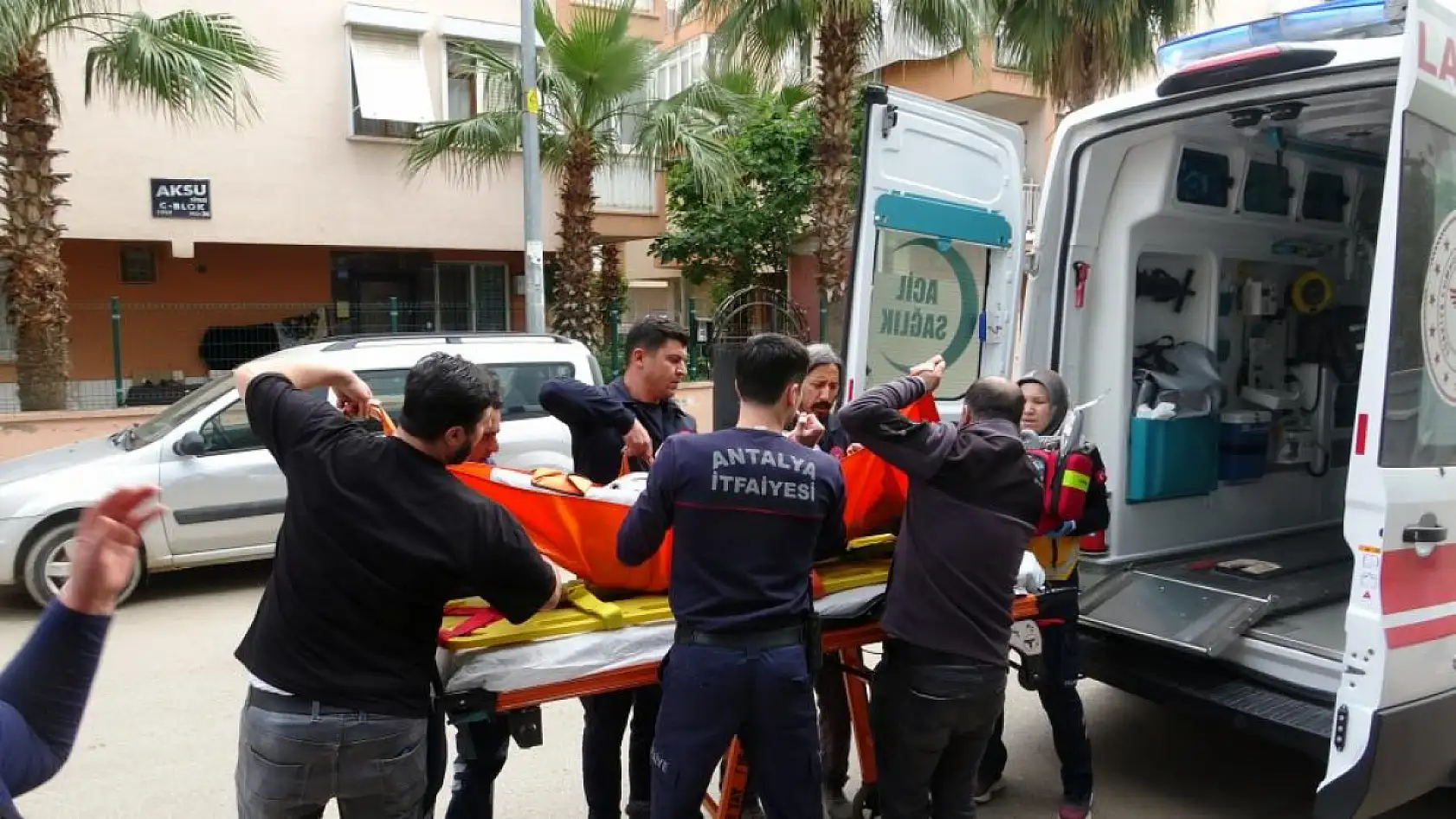 Sağlık ekiplerinin müdahalesi ile hayata döndürüldü, öldüğünü düşünen yakını 'Beni de öldürün' diyerek feryat etti