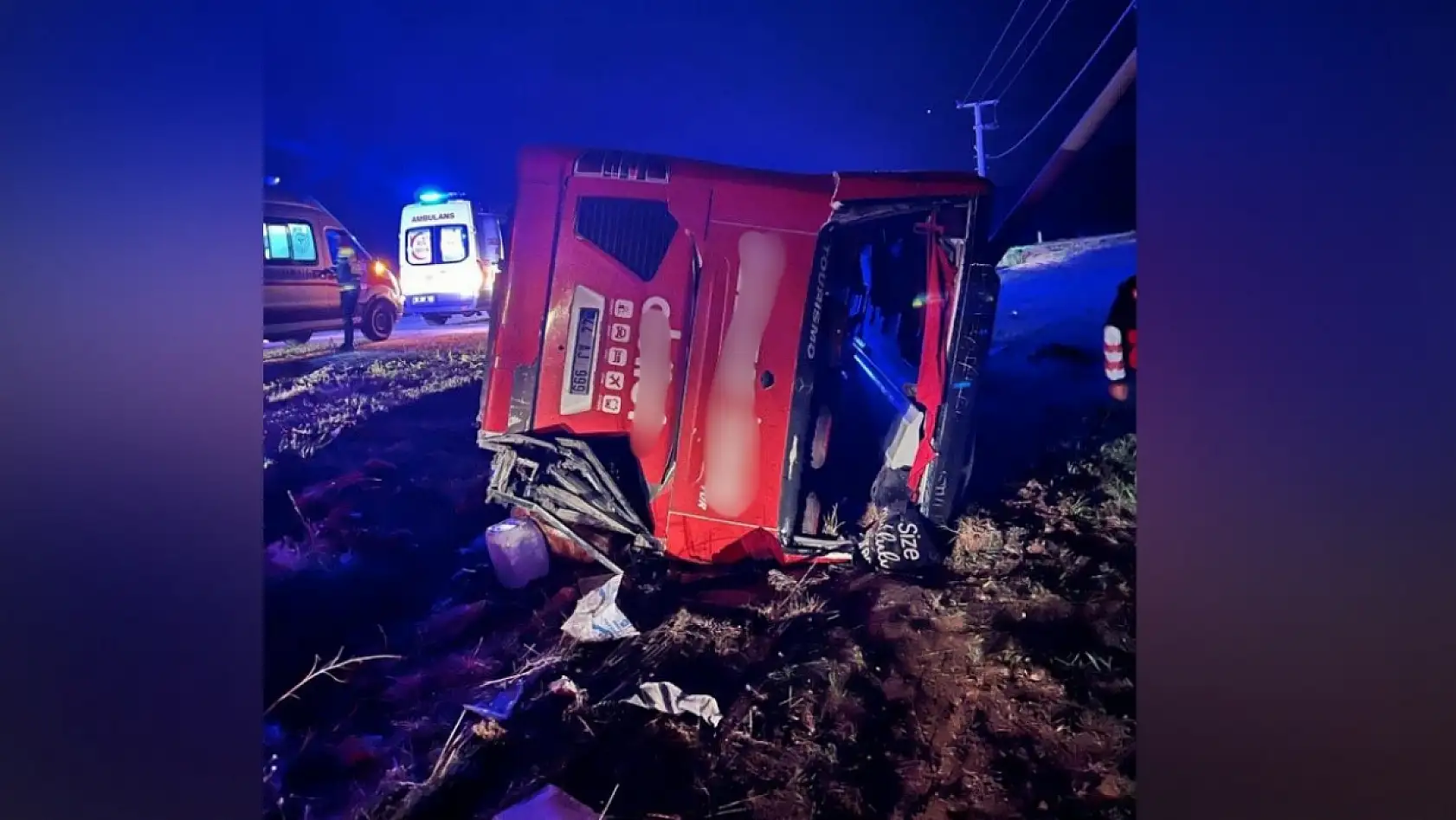Yolcu otobüsü devrildi: 33 kişi yaralandı
