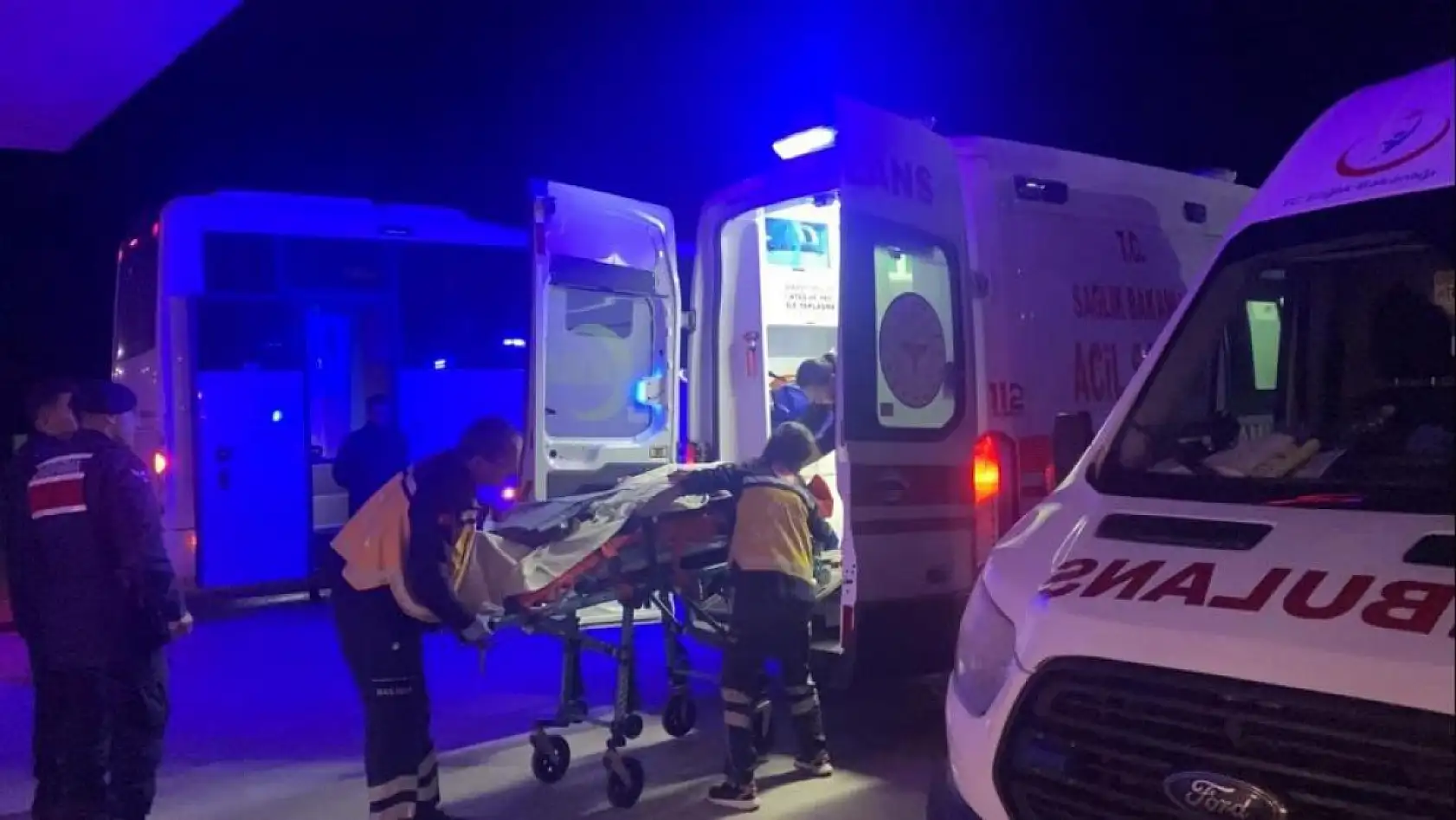 Restoran çalışanları arasında kavga: 25 yaşındaki kadın bıçaklandı