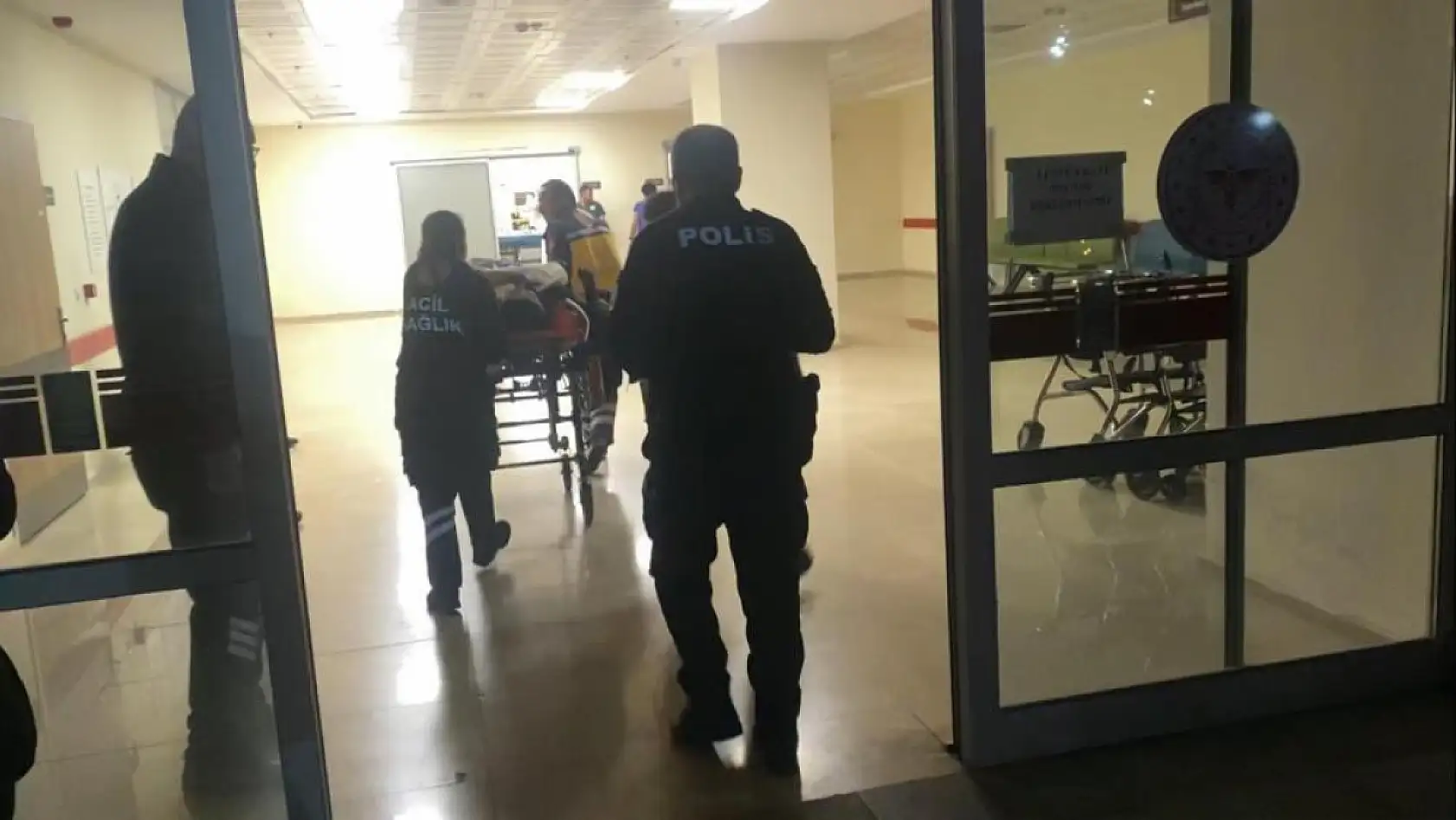 Restoran çalışanları arasında kavga: 25 yaşındaki kadın bıçaklandı