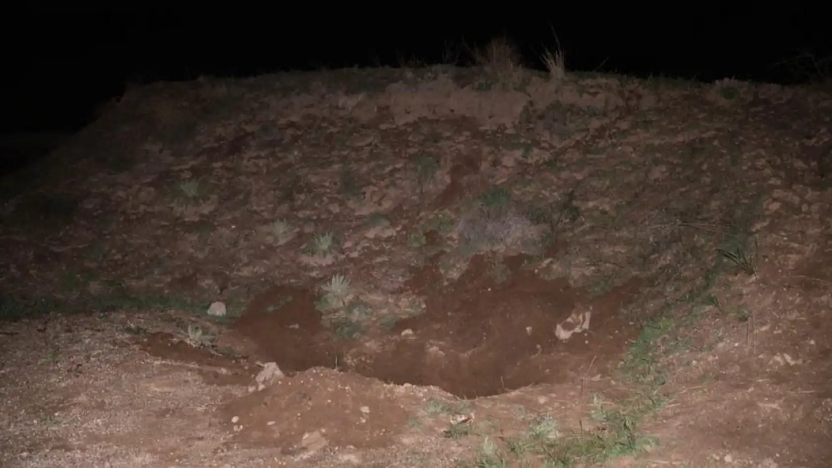 Çobanın ihbarı kan dondurdu: Kum ocağı yakınlarında battaniyeye sarılı ceset