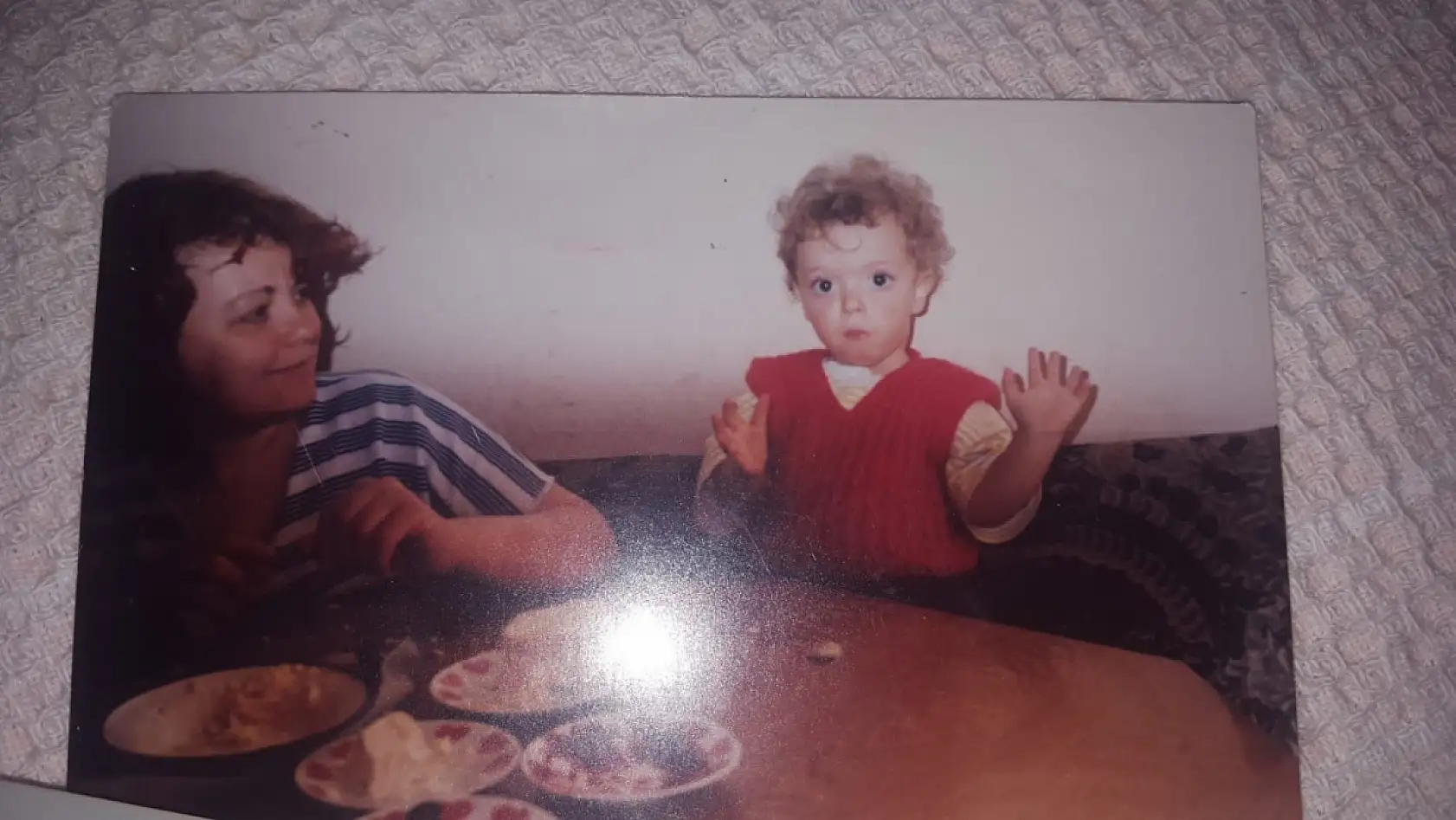 Kaynanasının eline doğduğunu kız isteme merasiminde fark etti