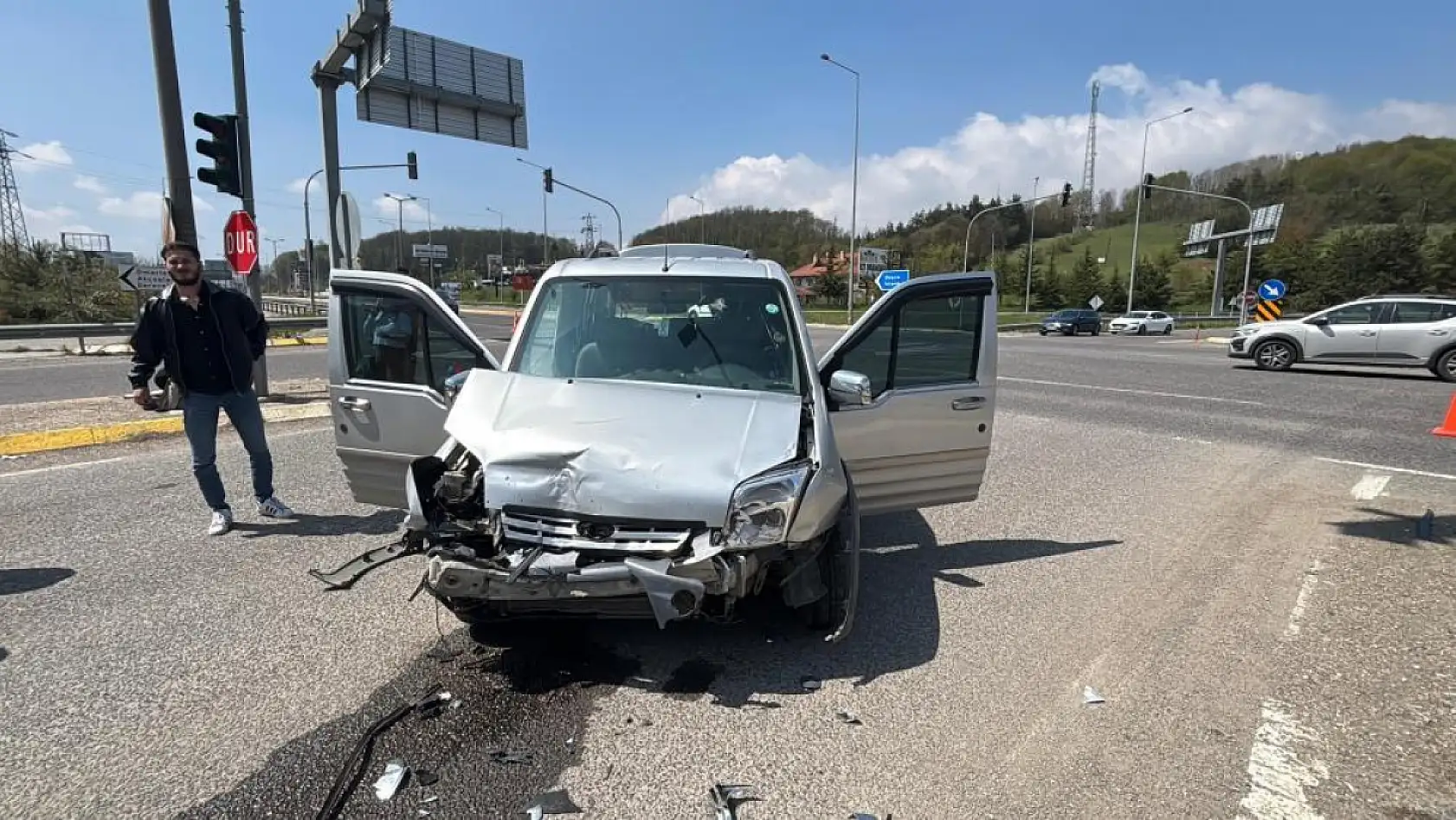 Dönüş yapmak istedi, facia yaşandı! 10 yaralı