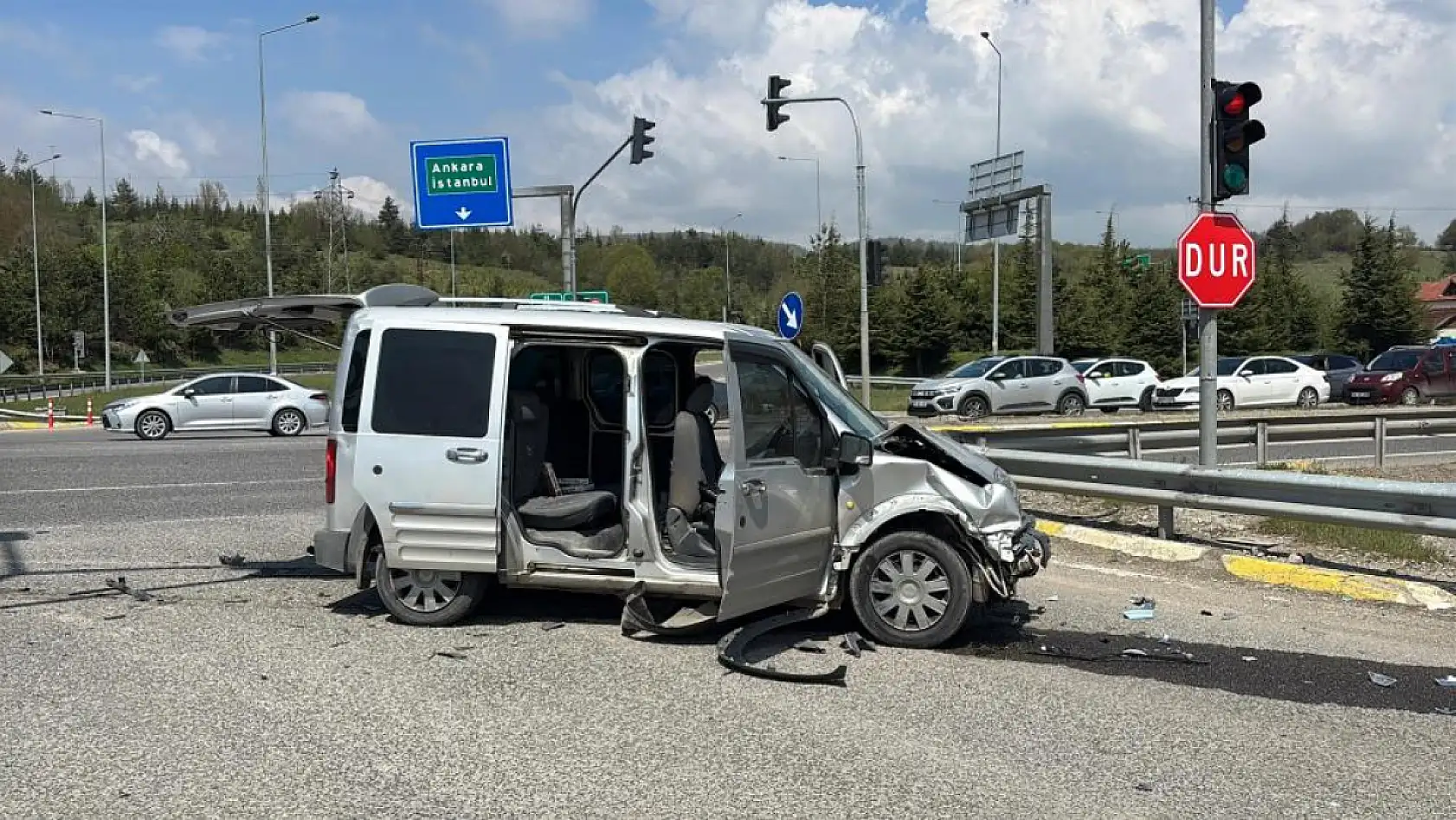 Dönüş yapmak istedi, facia yaşandı! 10 yaralı