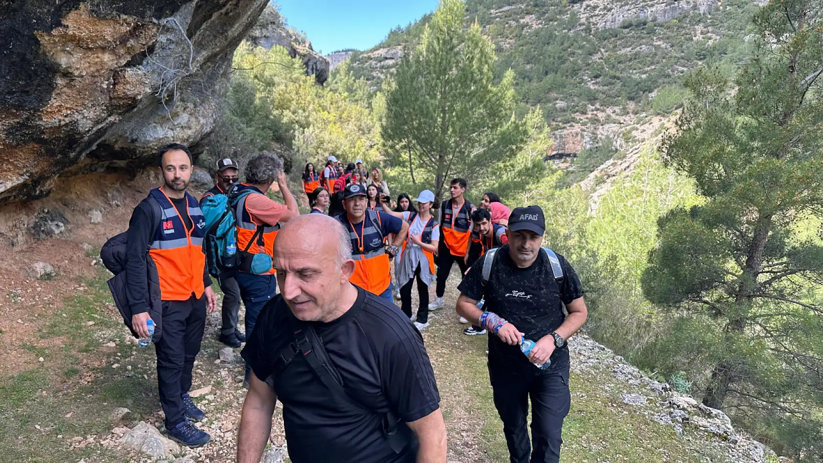 AFAD gönüllülerinden değirmen dere kanyonuna doğa yürüyüş