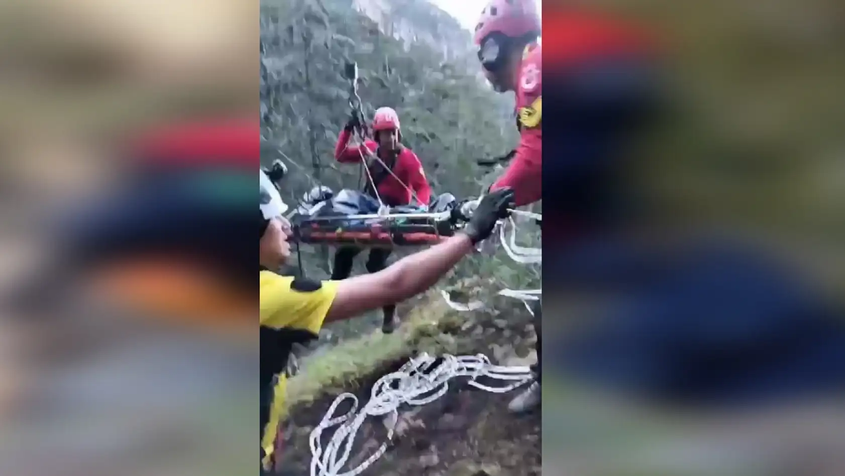 70 yaşındaki dağcının cansız bedeni helikopterle alındı