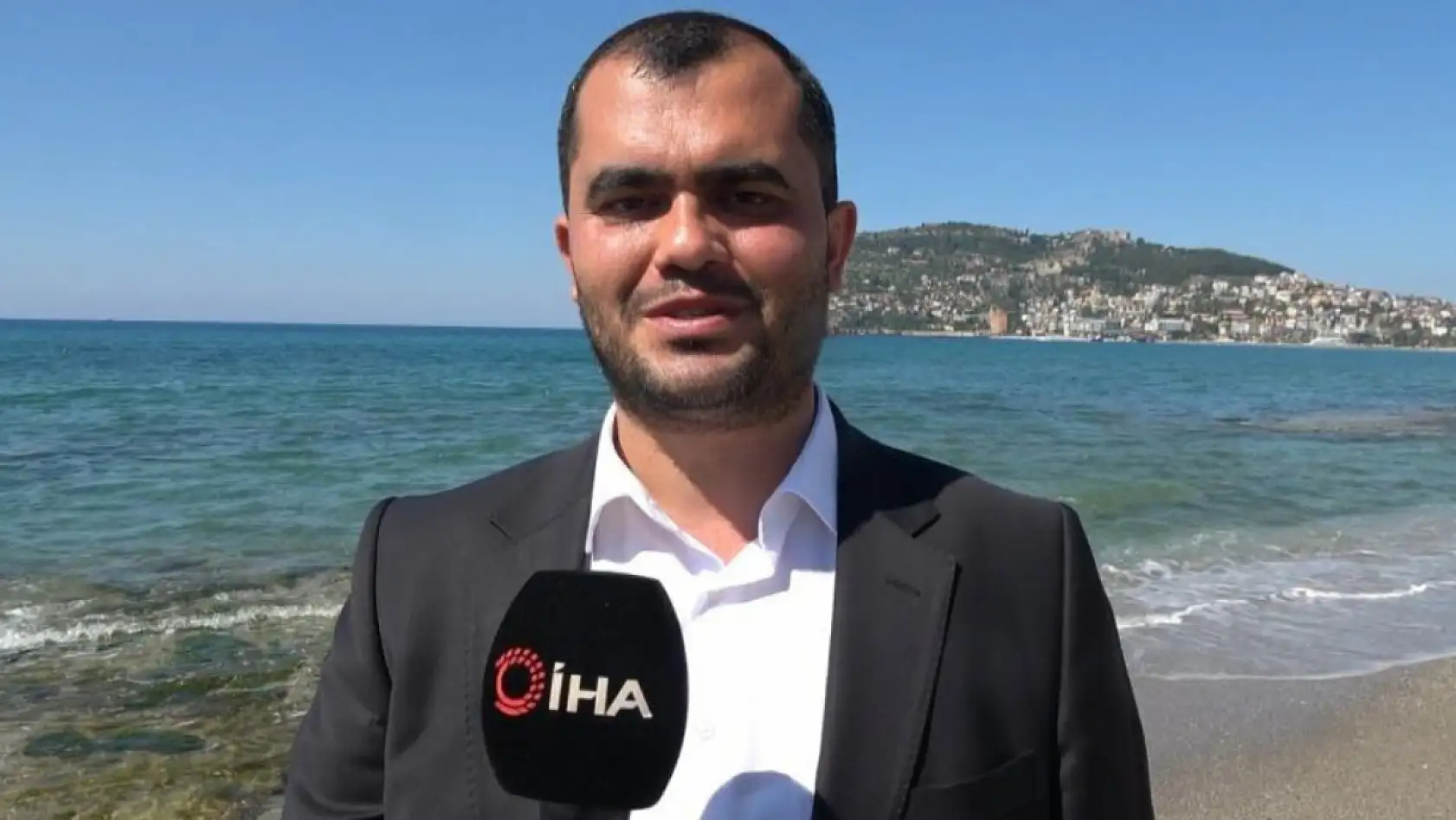 Komik olay: Karganın balık hırsızlığı güldürdü