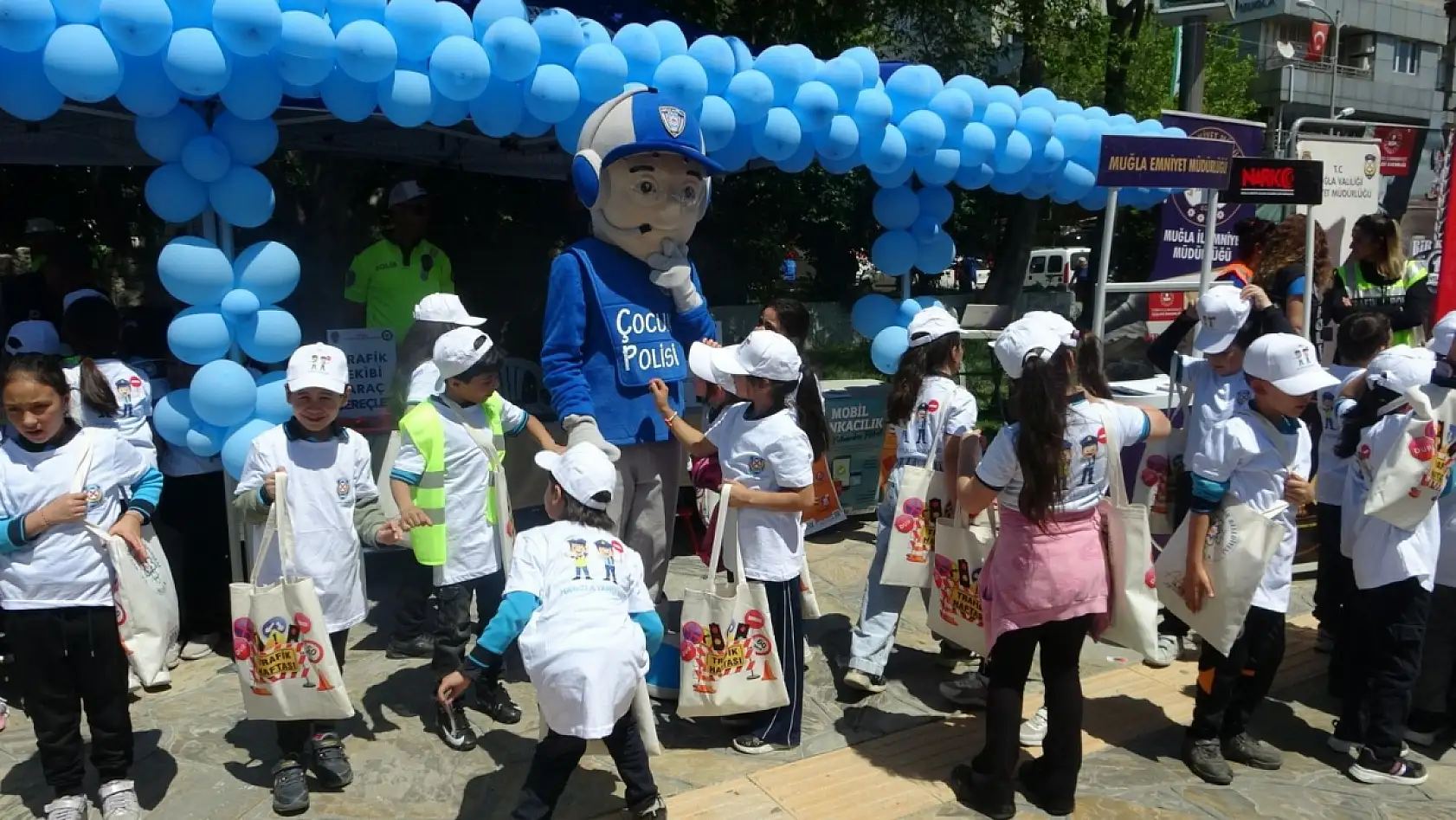 Trafik haftası kapsamında Menteşe'de farkındalık etkinliği düzenlendi