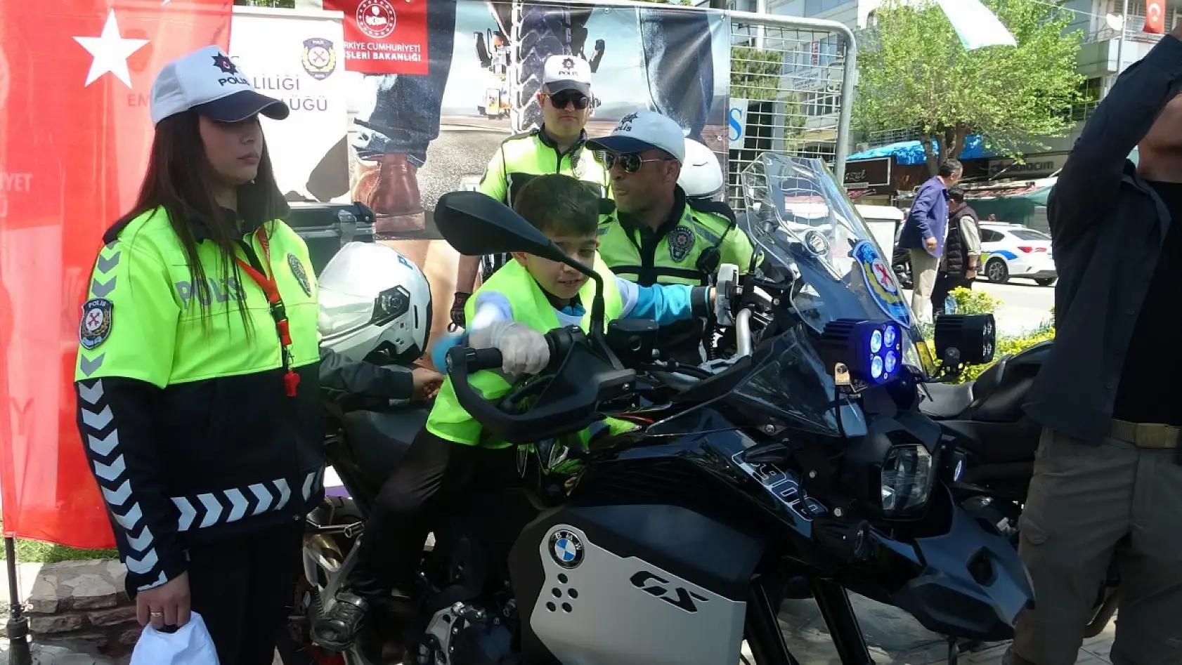 Trafik haftası kapsamında Menteşe'de farkındalık etkinliği düzenlendi