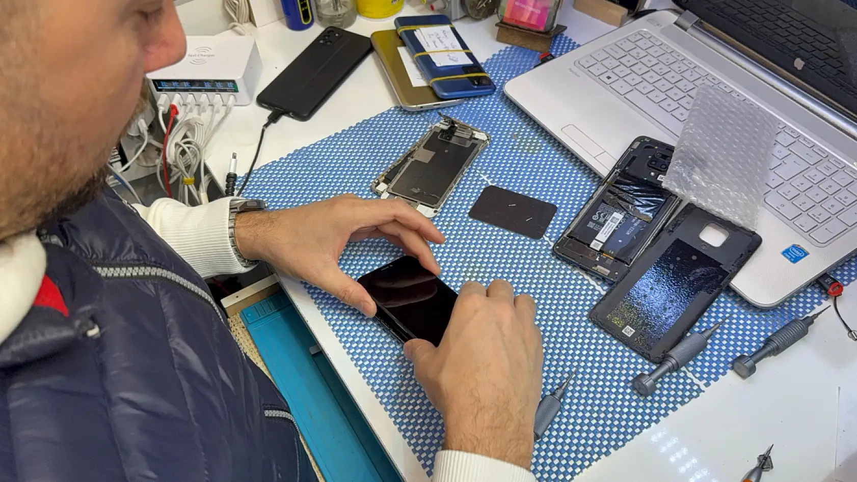 Sıfır telefon yerine tamir arttı
