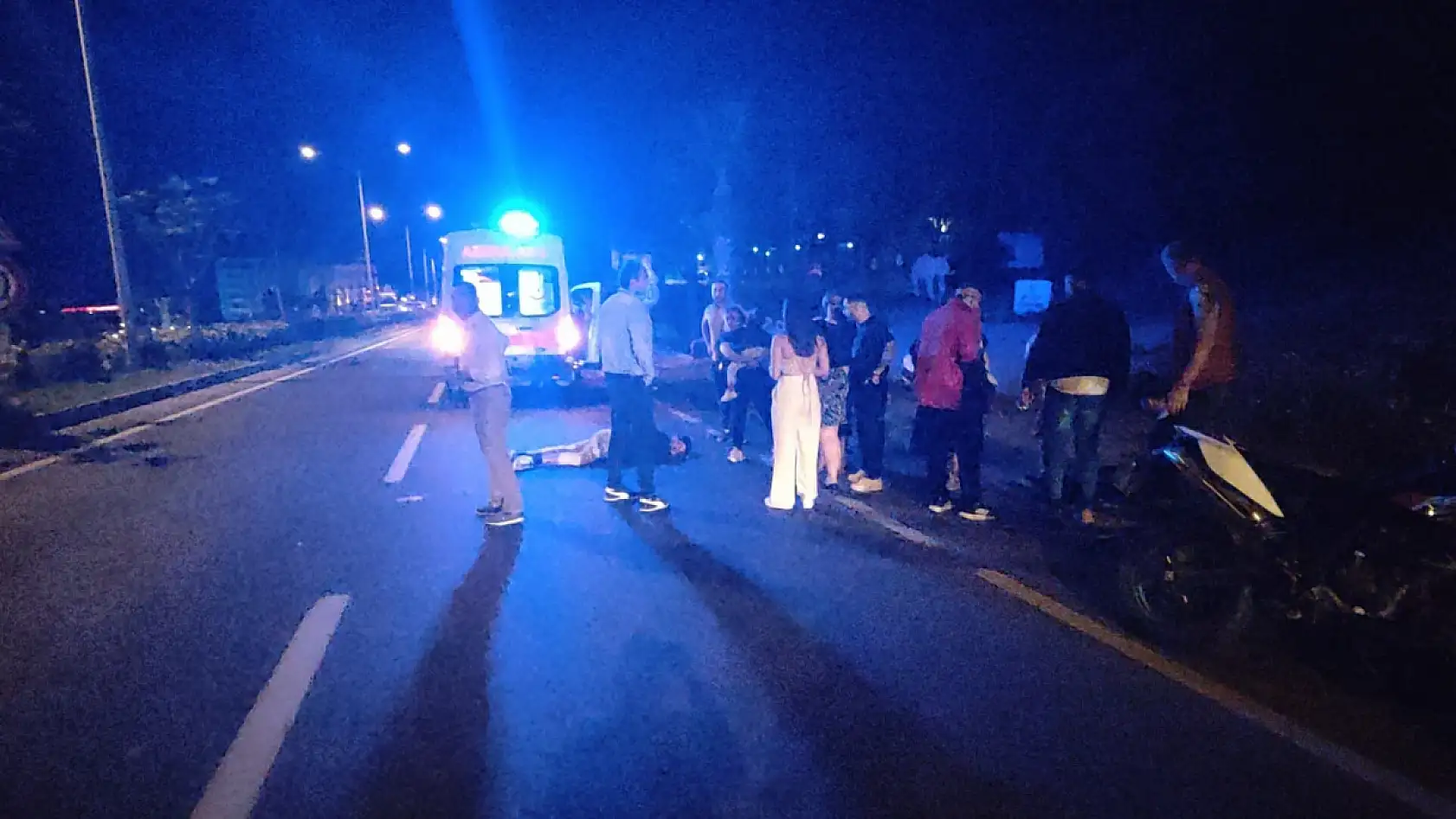 Domuz sürüsüne çarpan motosiklet sürücüsü ağır yaralandı