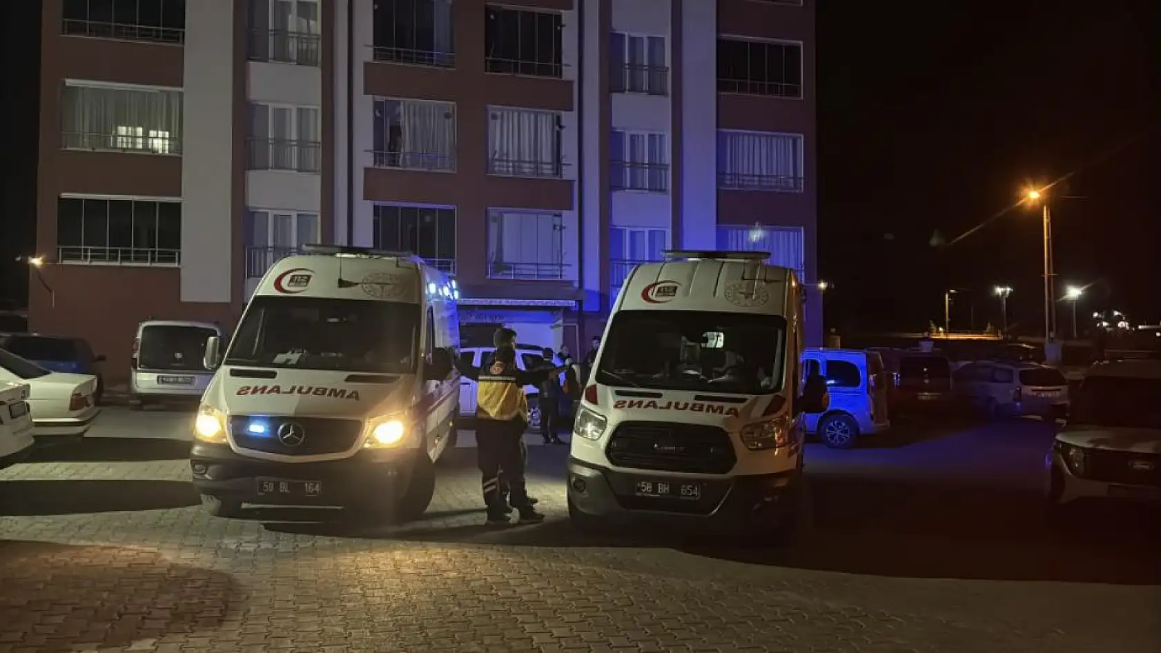 Korkunç cinayet: İki kardeş boğazları kesilmiş olarak bulundu