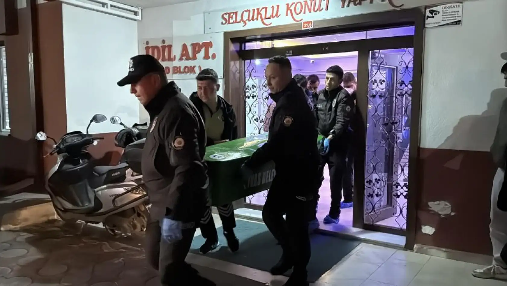 Korkunç cinayet: İki kardeş boğazları kesilmiş olarak bulundu