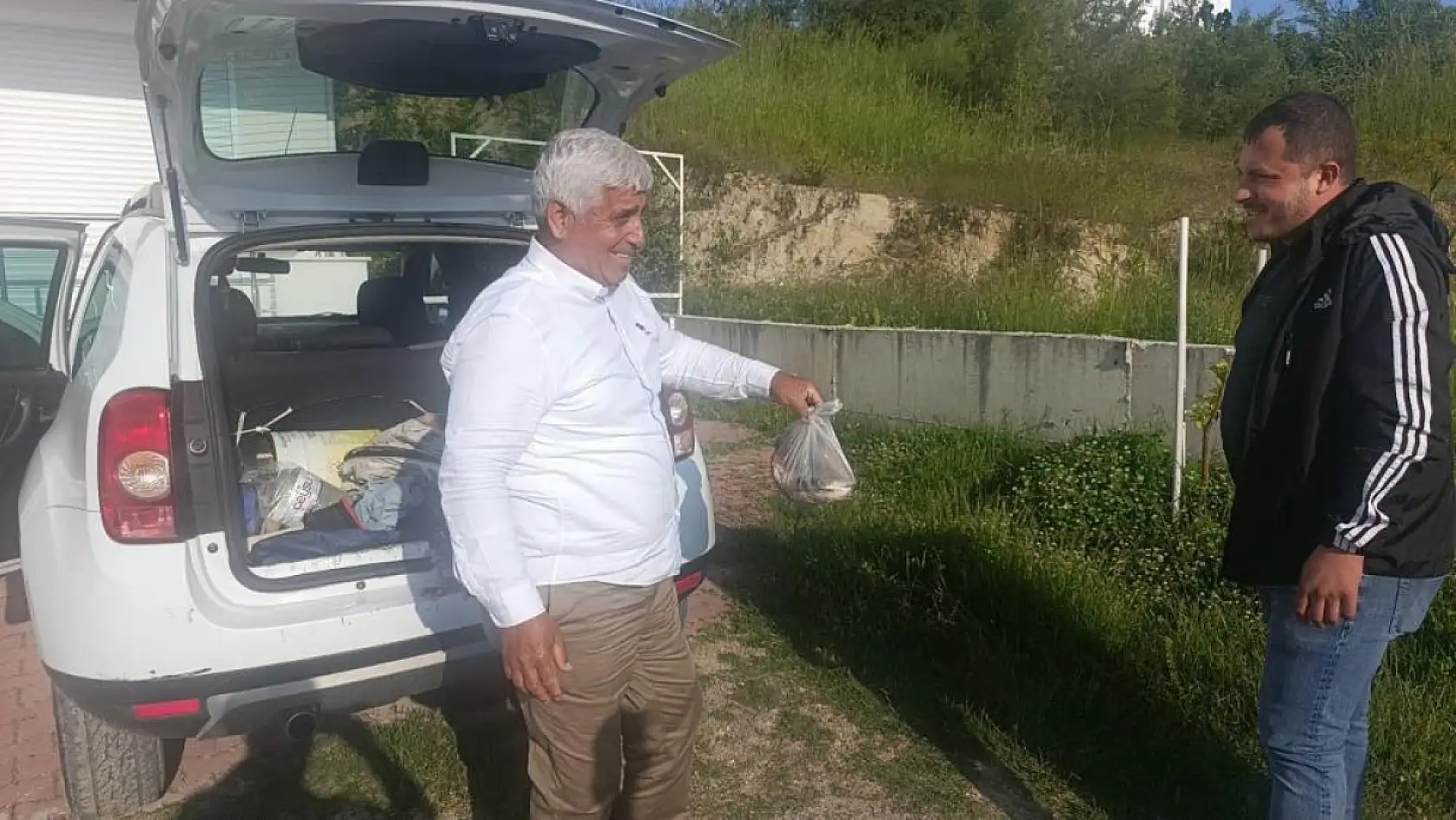 Camiye gelen eski belediye başkanına büyük şok: Bu sefer ayakkabı değil, otomobil çalındı