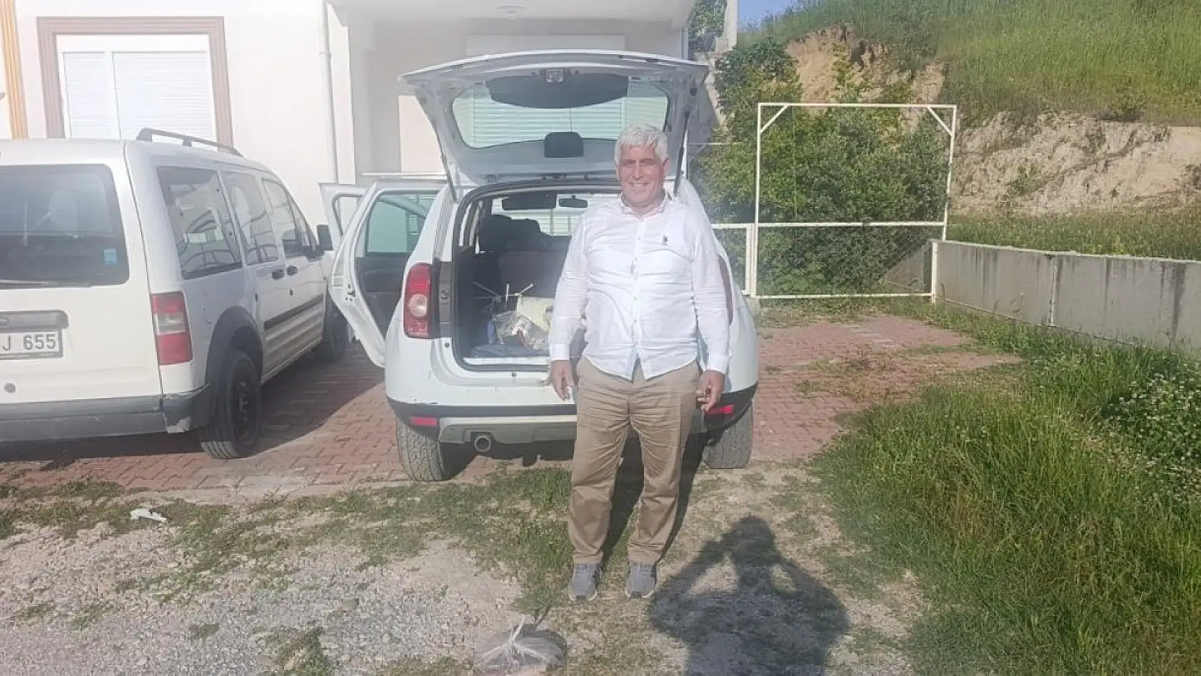Camiye gelen eski belediye başkanına büyük şok: Bu sefer ayakkabı değil, otomobil çalındı