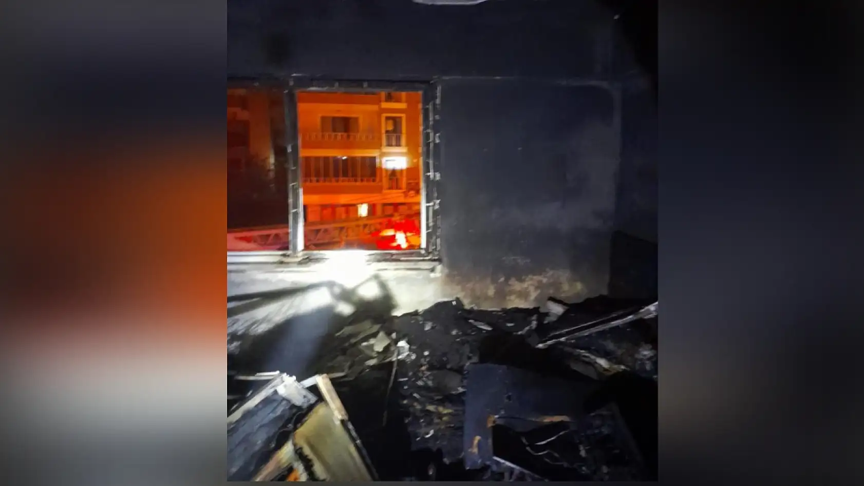 Çöp evde yangın: Karı-koca öldü, oğulları ağır yaralı